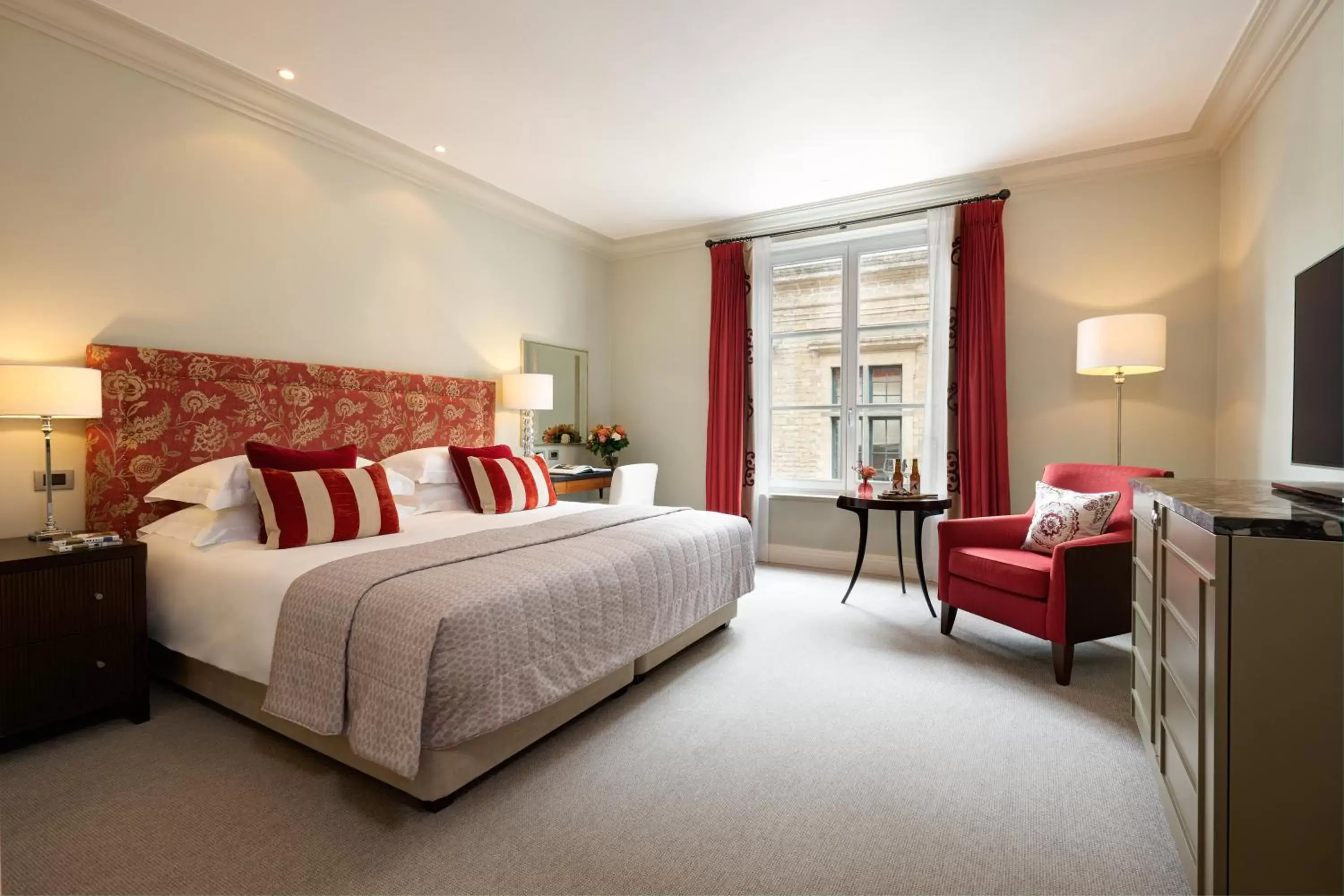 Superior Deluxe Room in Rocco Forte Hotel Amigo Superior Deluxe Room in Rocco Forte Hotel Amigo