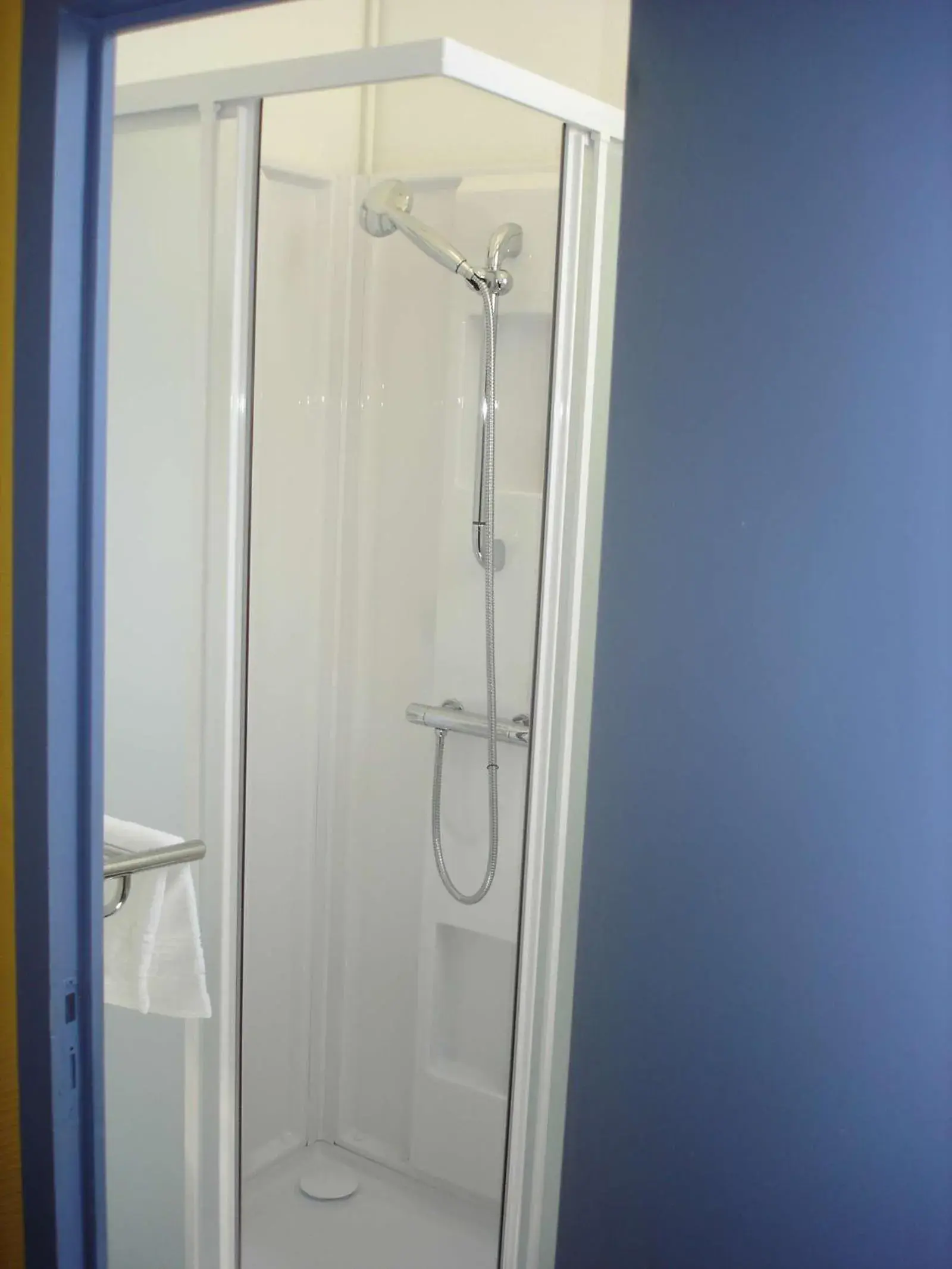 Shower, Bathroom in Hôtel des Sables Blancs