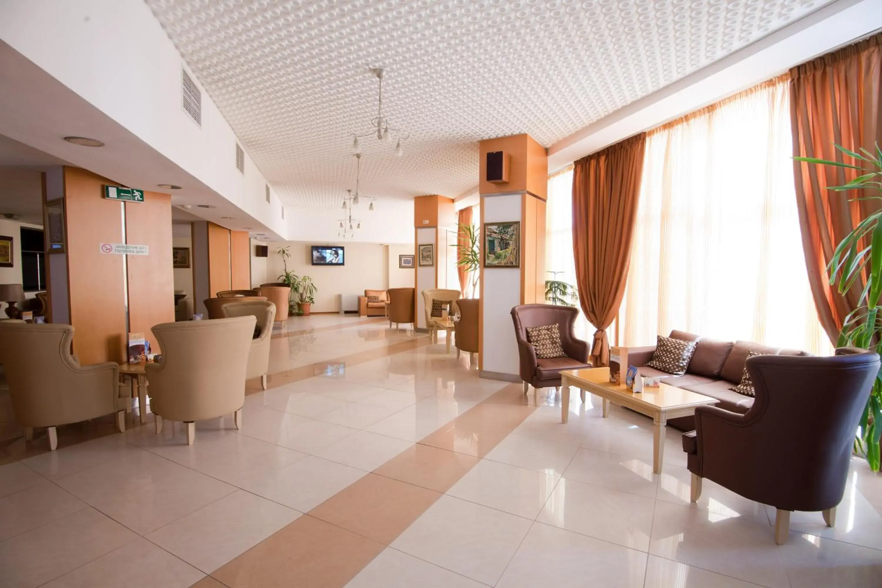 Lounge or bar, Lobby/Reception in Hissar Spa Hotel