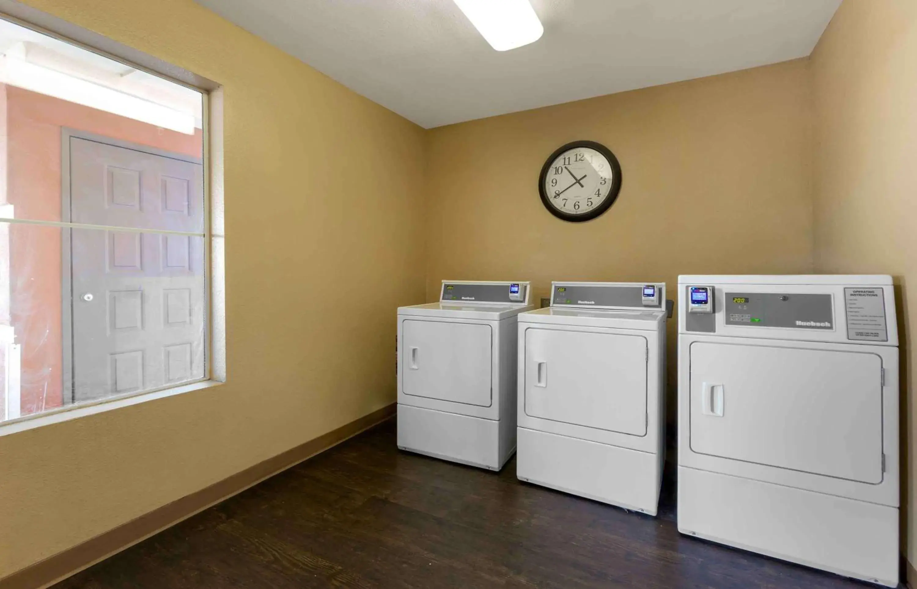 Property building, Kitchen/Kitchenette in Extended Stay America Suites - Phoenix - Chandler - E Chandler Blvd