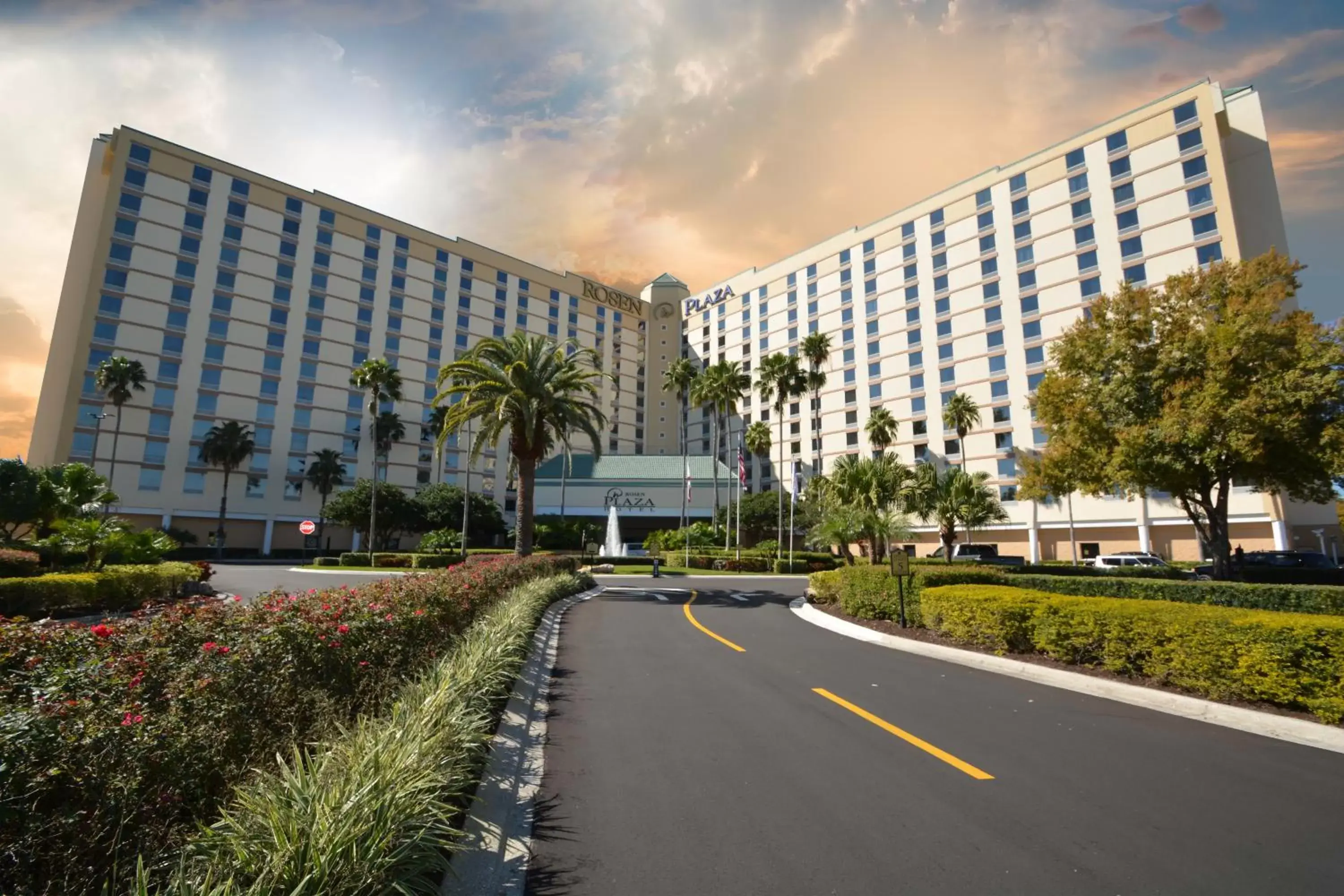 Property Building in Rosen Plaza Hotel Orlando Convention Center