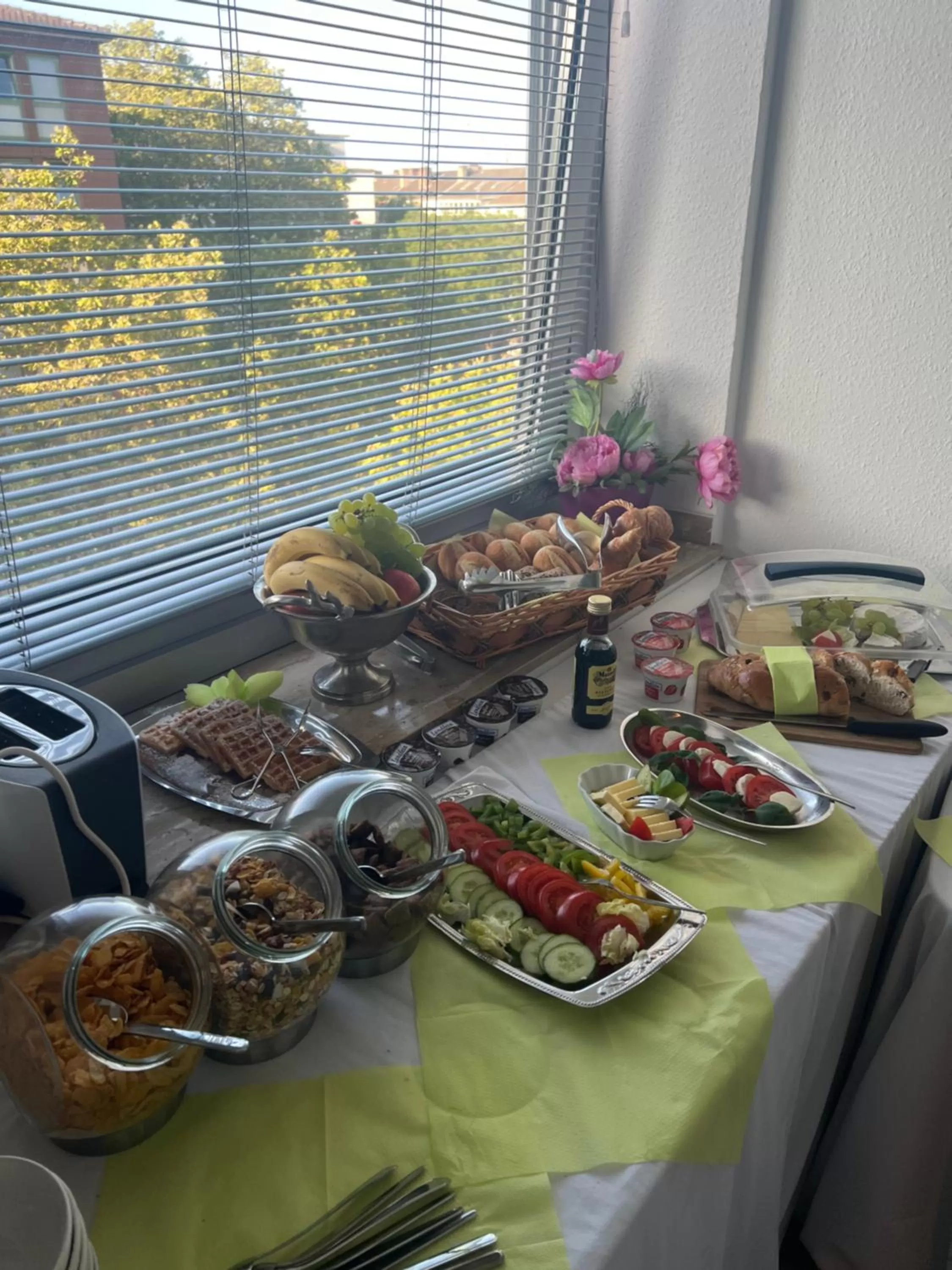 Buffet breakfast in Studiotel TOP LOFT