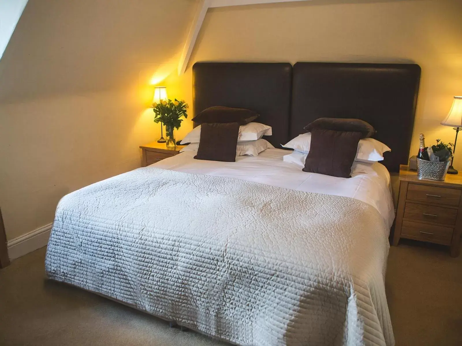 Bedroom, Bed in Somerville House