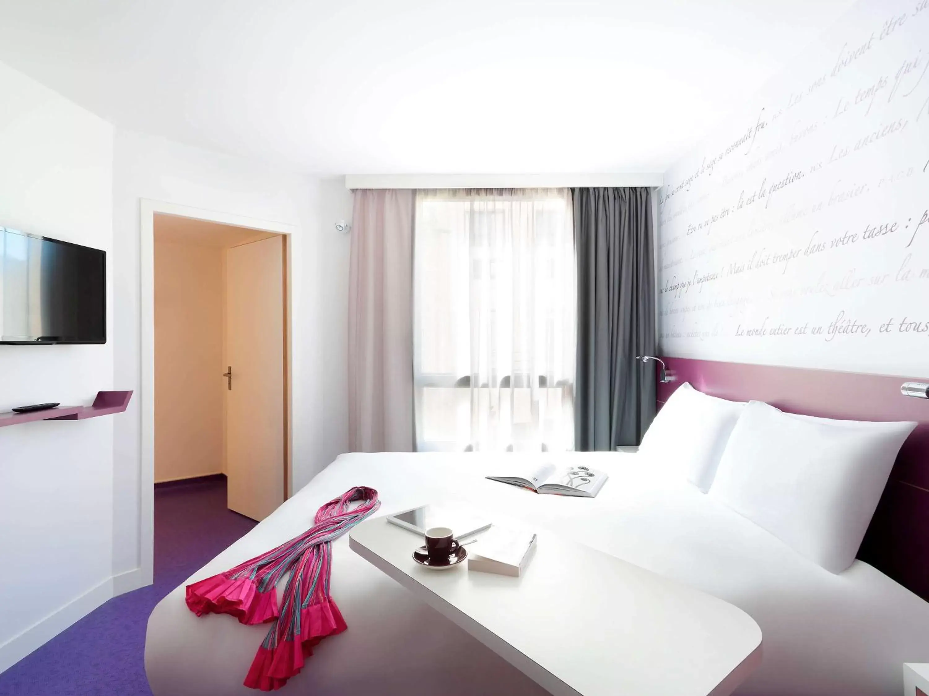 Bedroom, Bed in ibis Styles Montpellier Centre Comedie