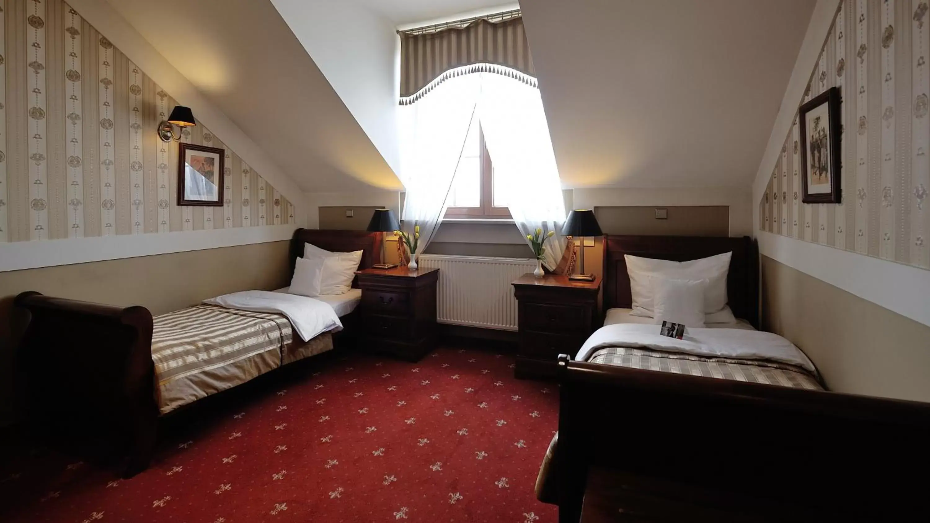 Bed in Hotel Diament Arsenal Palace Katowice - Chorzów