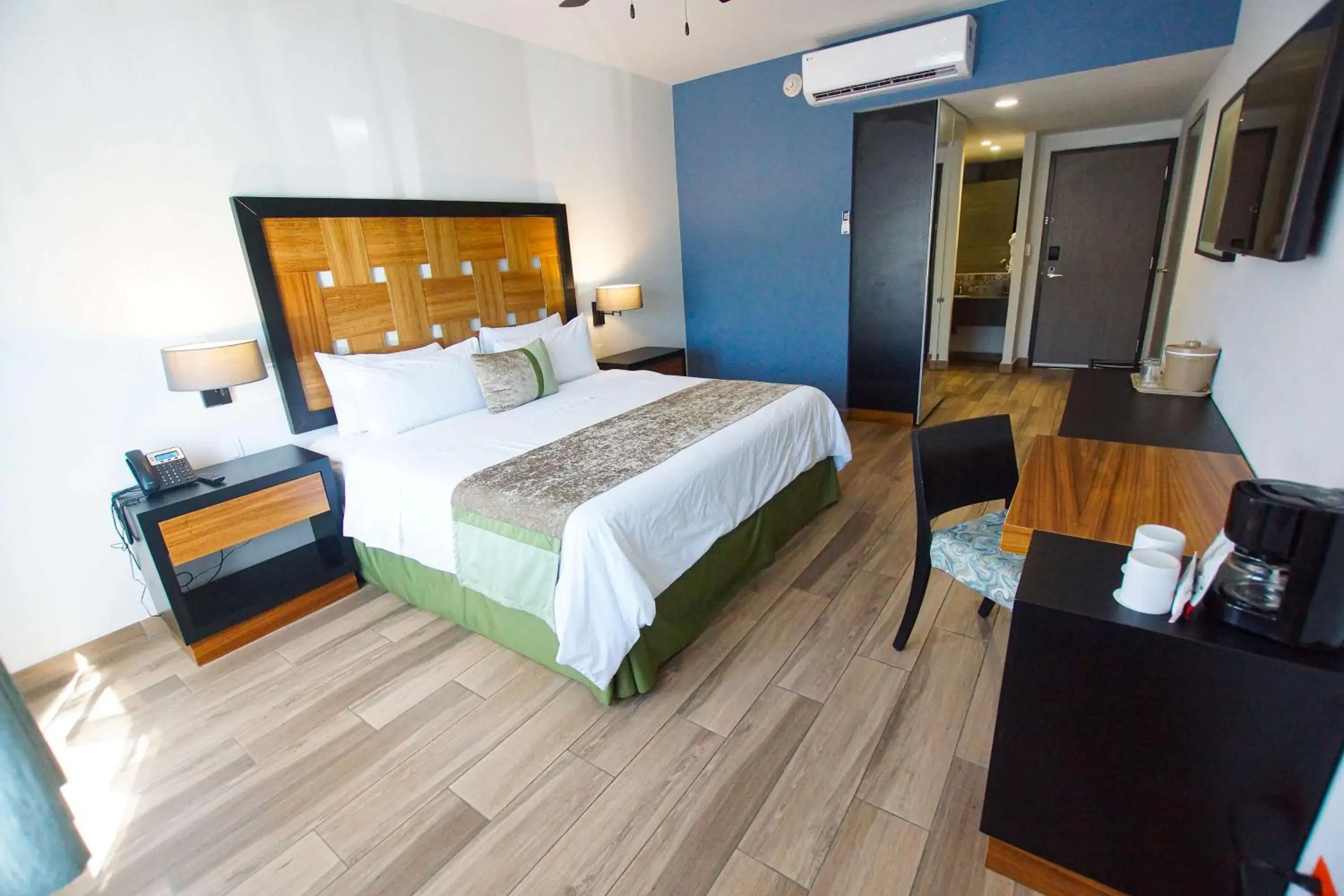 Bed in Best Western Plus Sawari Hotel