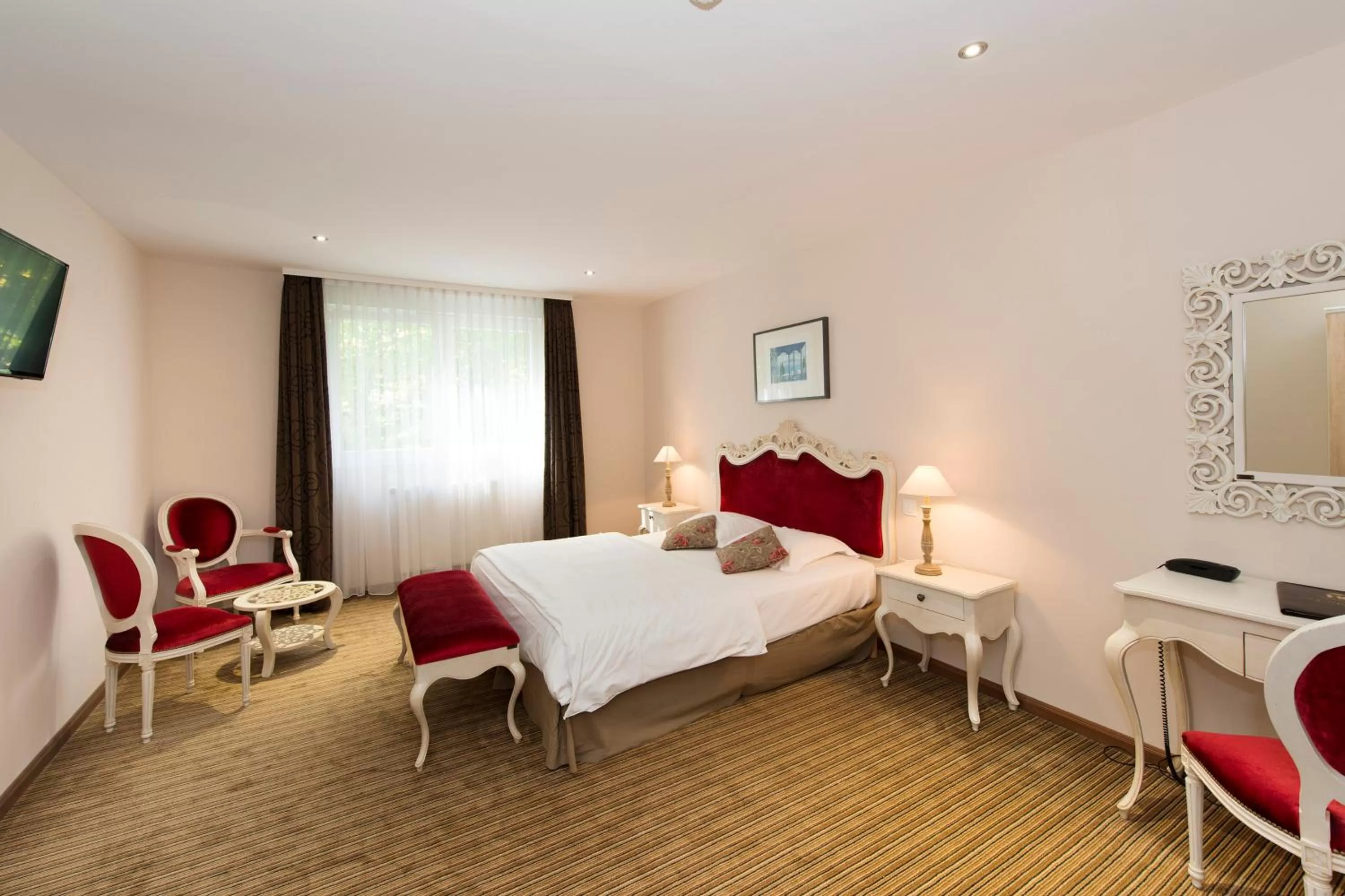 Bathroom, Bed in Hôtel du Parc, Restaurant, Spa & Wellness