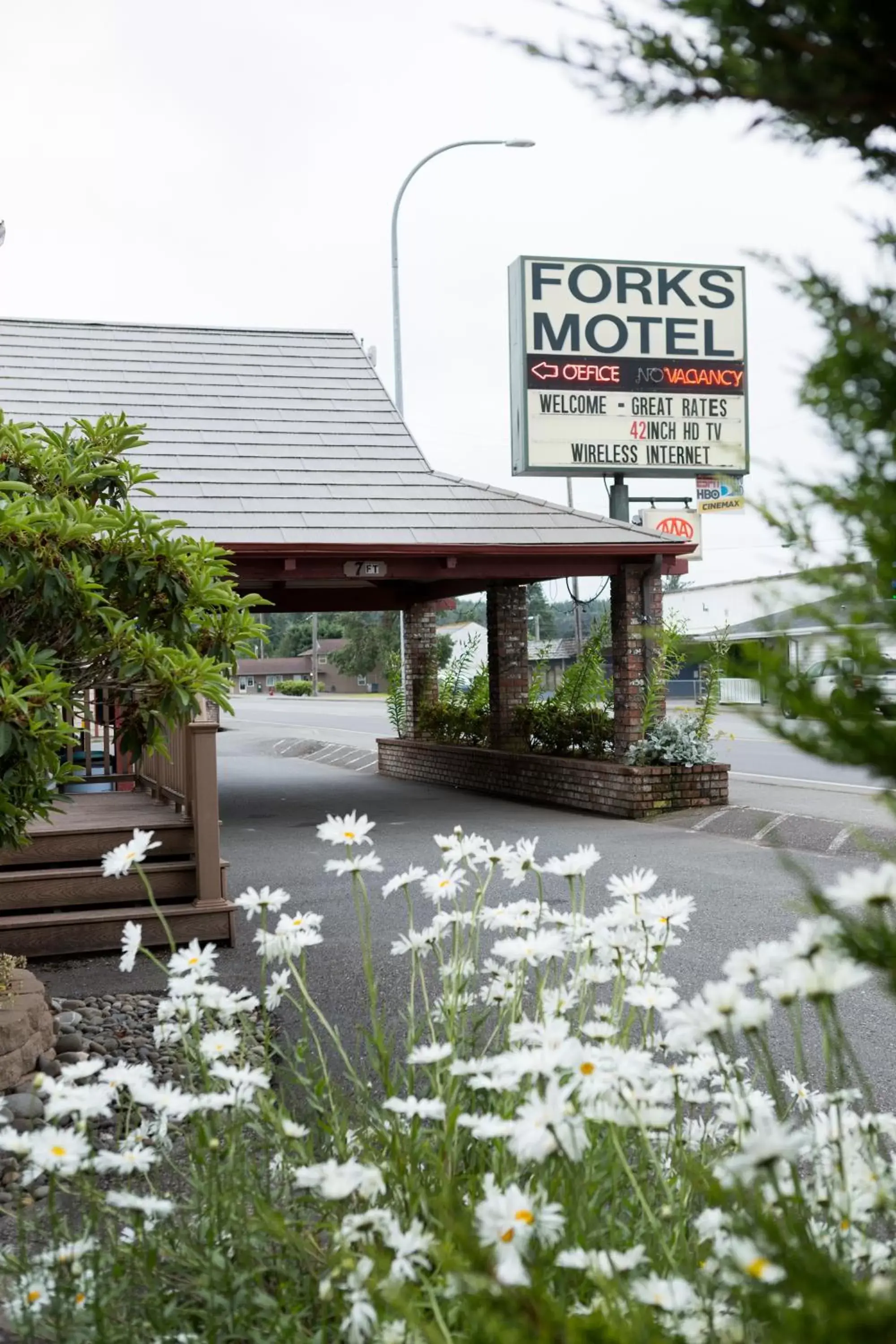 Property Building in Forks Motel Property Building in Forks Motel