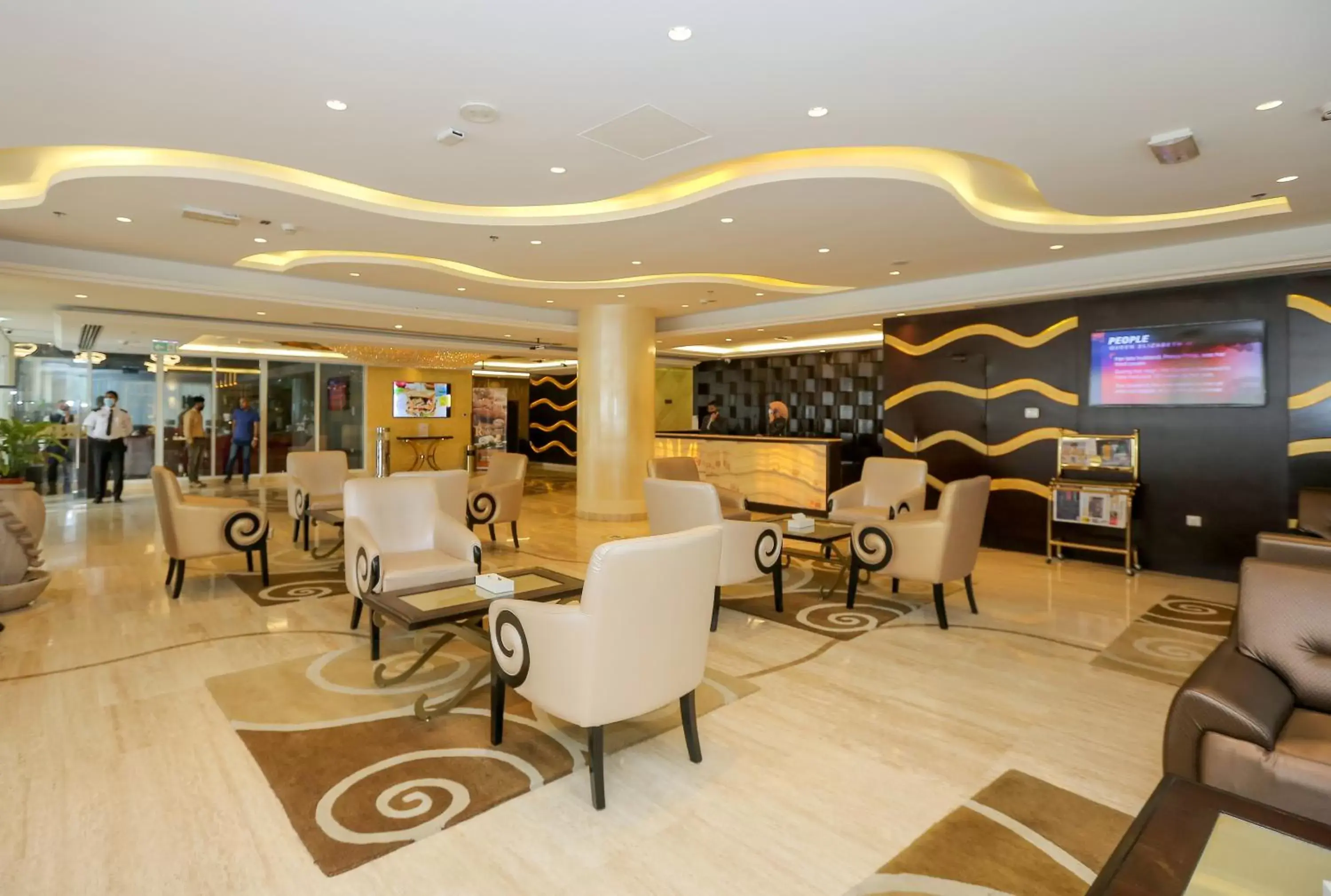 Lobby or reception, Lounge/Bar in Ivory Grand Hotel Apartments