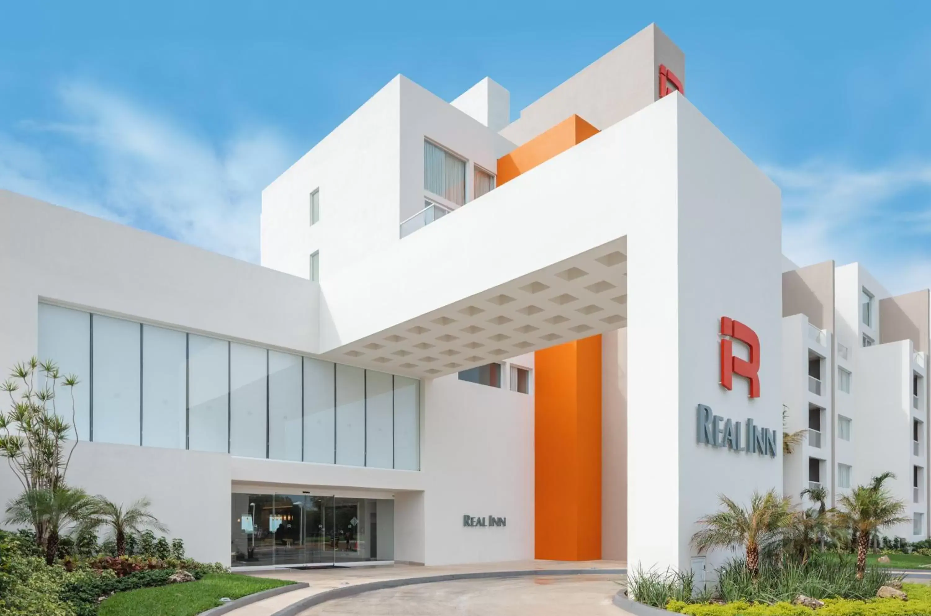 Facade/entrance, Property Building in Real Inn Cancún