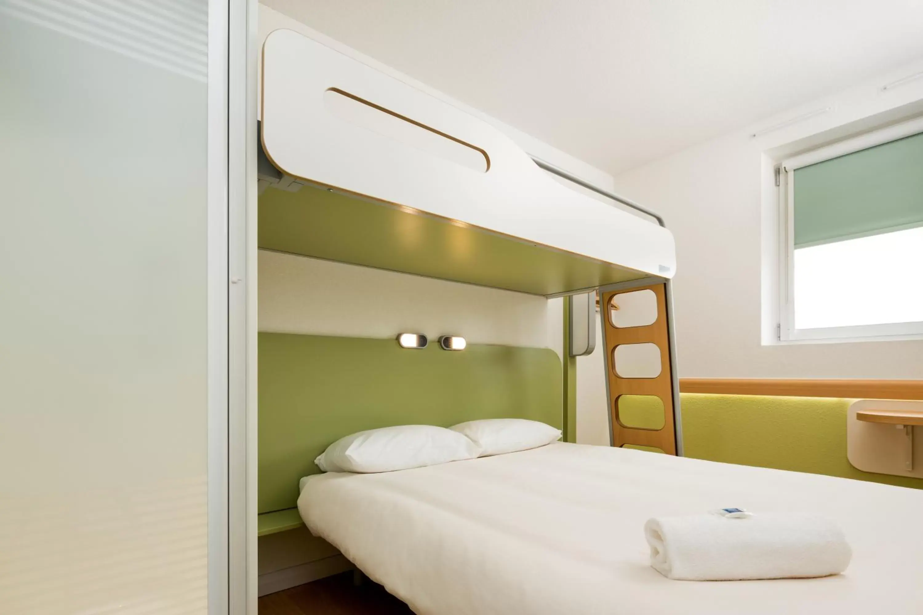 Bedroom, Bunk Bed in ibis budget Birmingham Centre