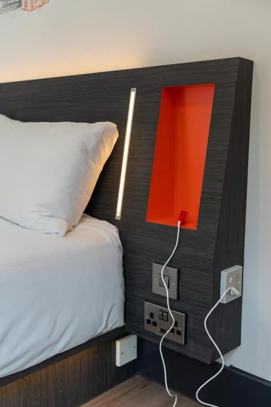 Bedroom, Bed in easyHotel Cardiff