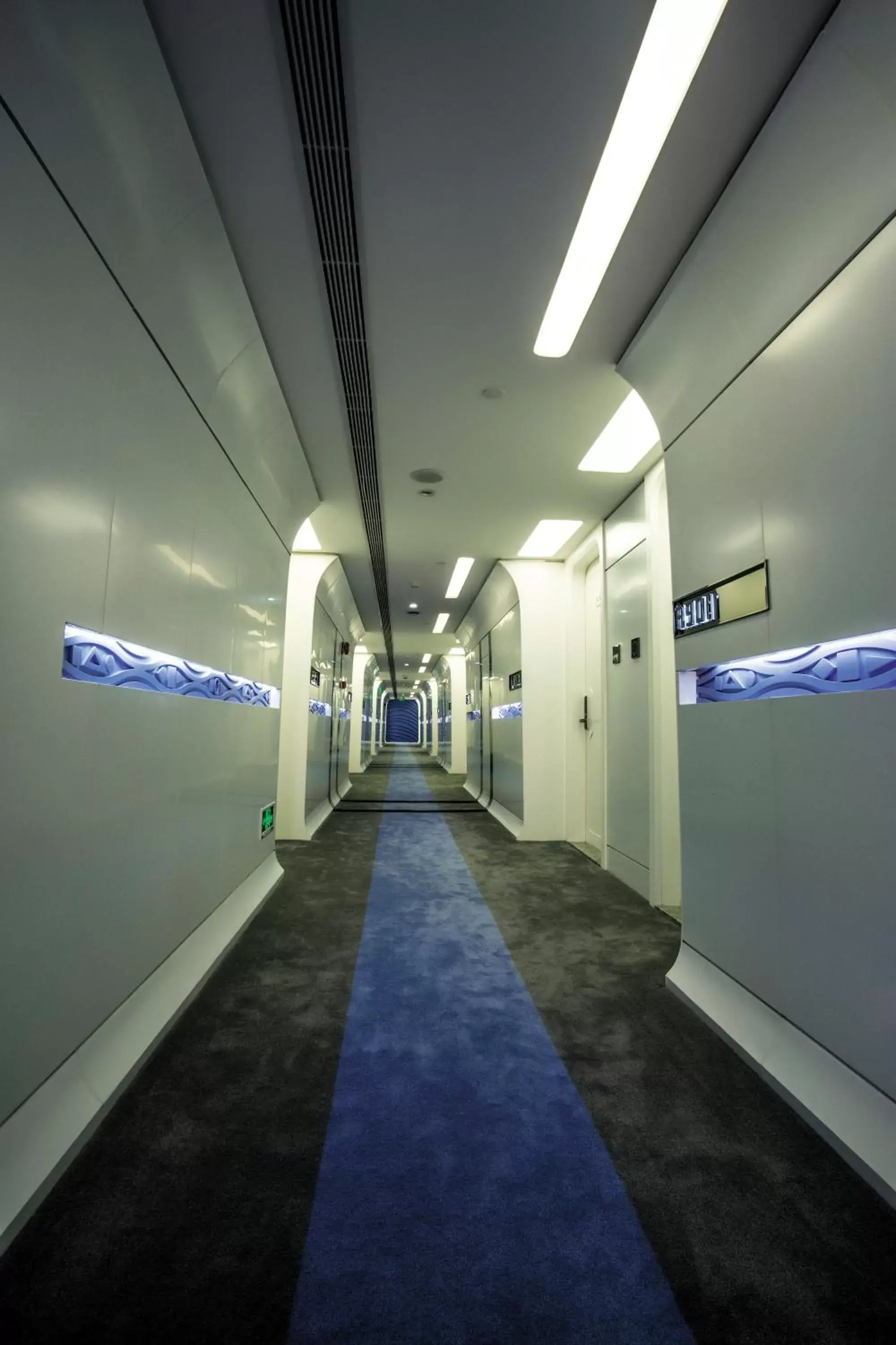 Facade/entrance in Guangzhou Planet Hotel Facade/entrance in Guangzhou Planet Hotel