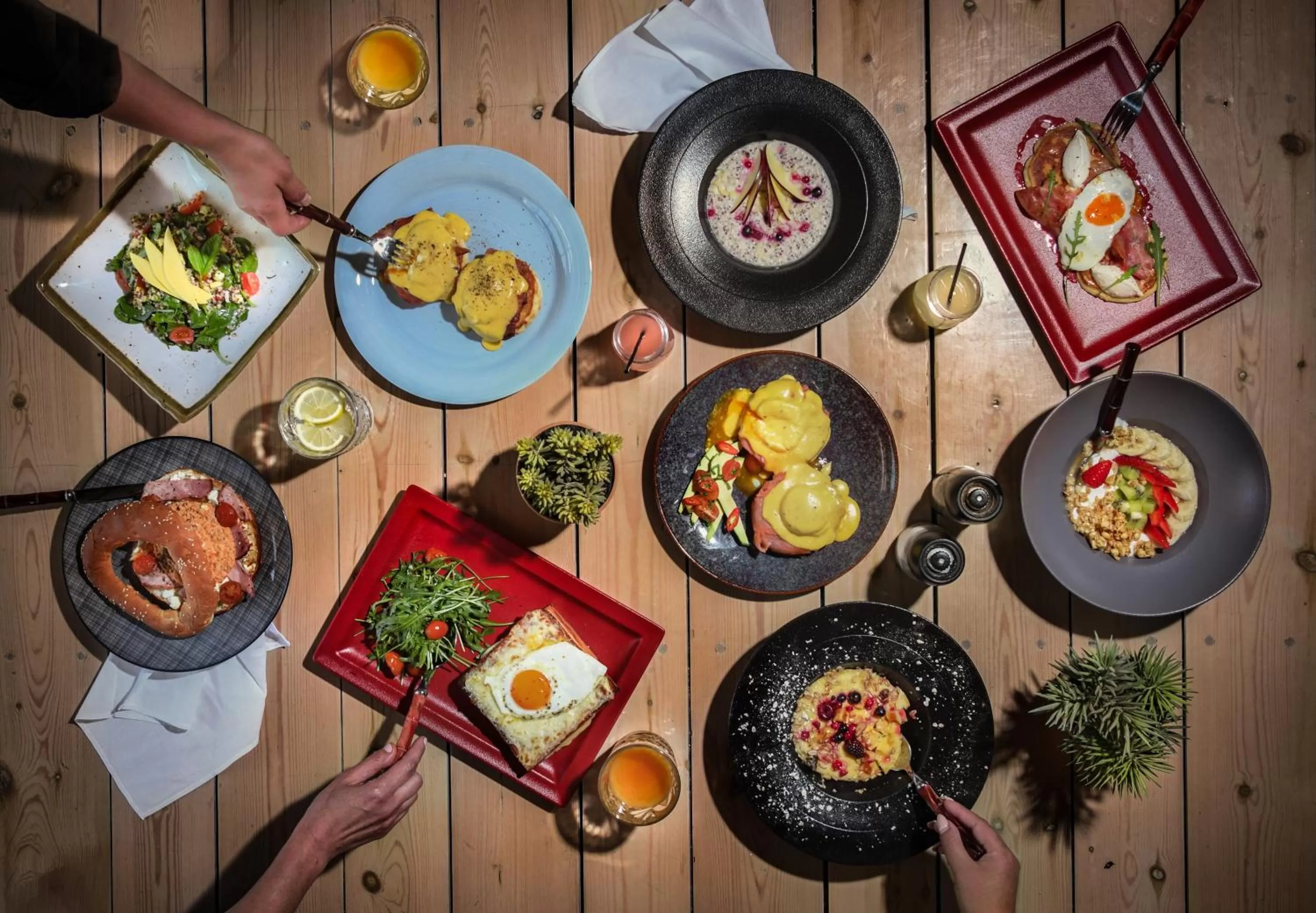 Restaurant/places to eat in Phoenix Hotel