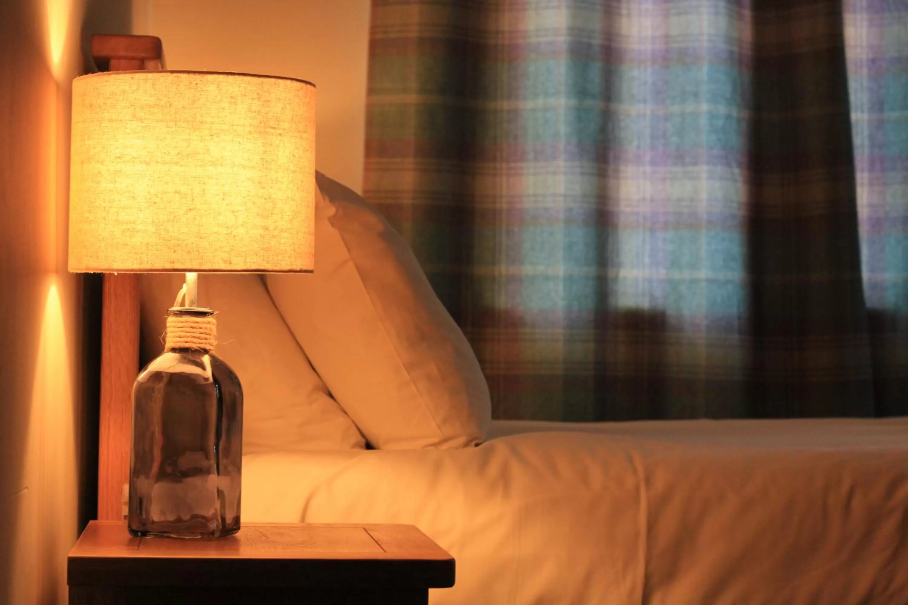 Bedroom, Bed in Royal Oak Hotel