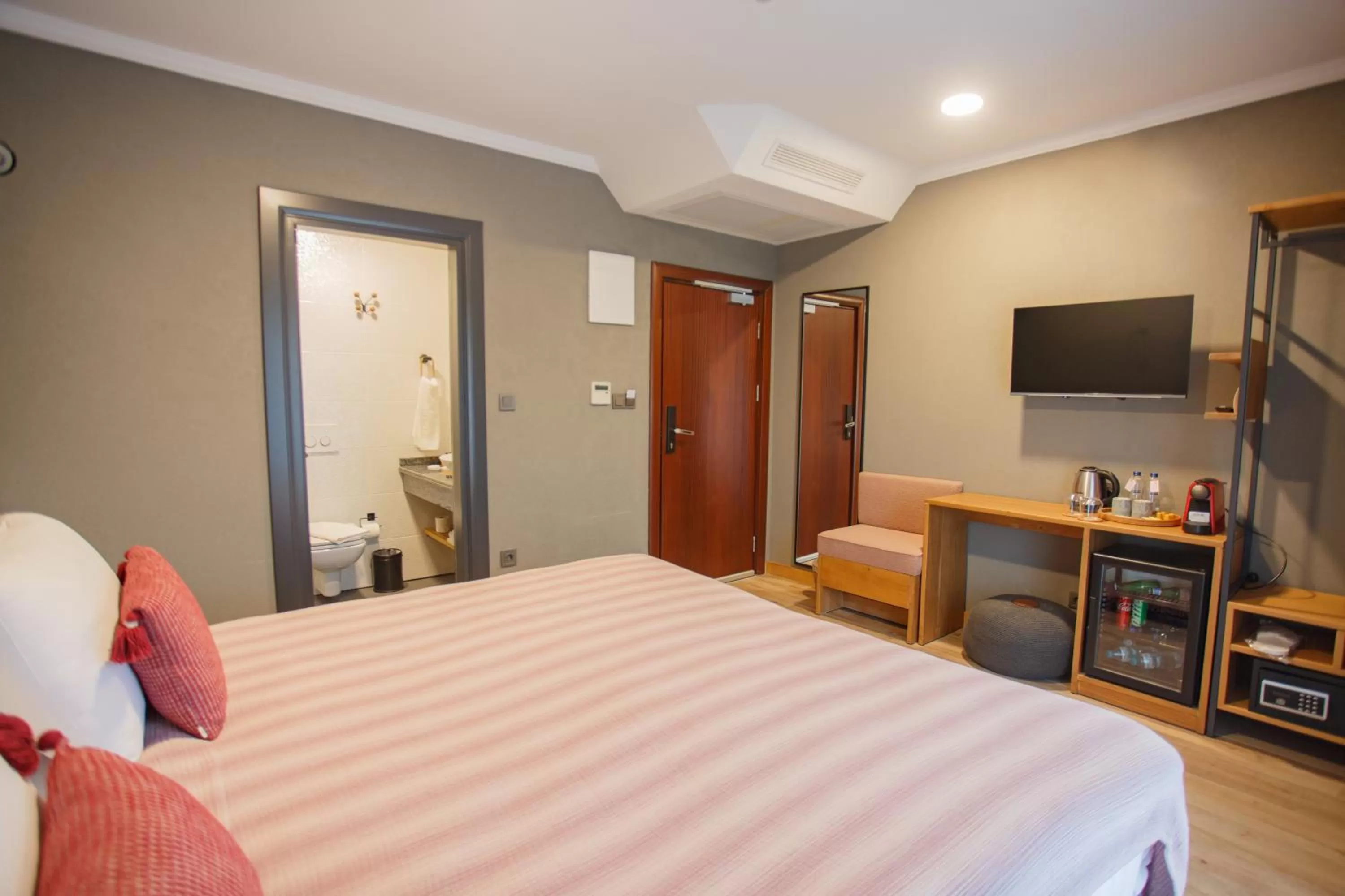 Bed in Istanbul Old City Colorful Houses Balat PETRION Hotel