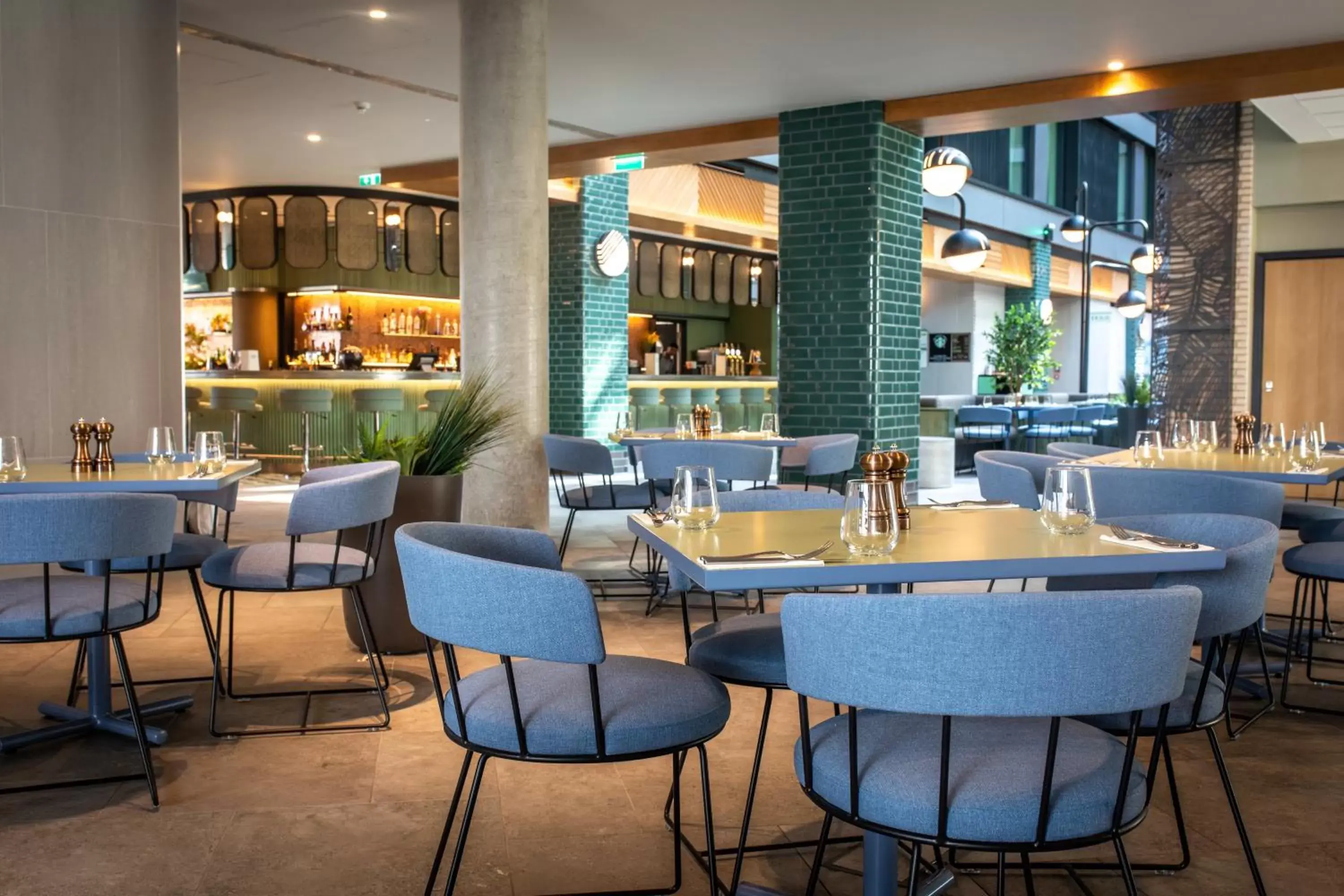 Restaurant/Places to Eat in Holiday Inn London Heathrow - Bath Road, an IHG Hotel