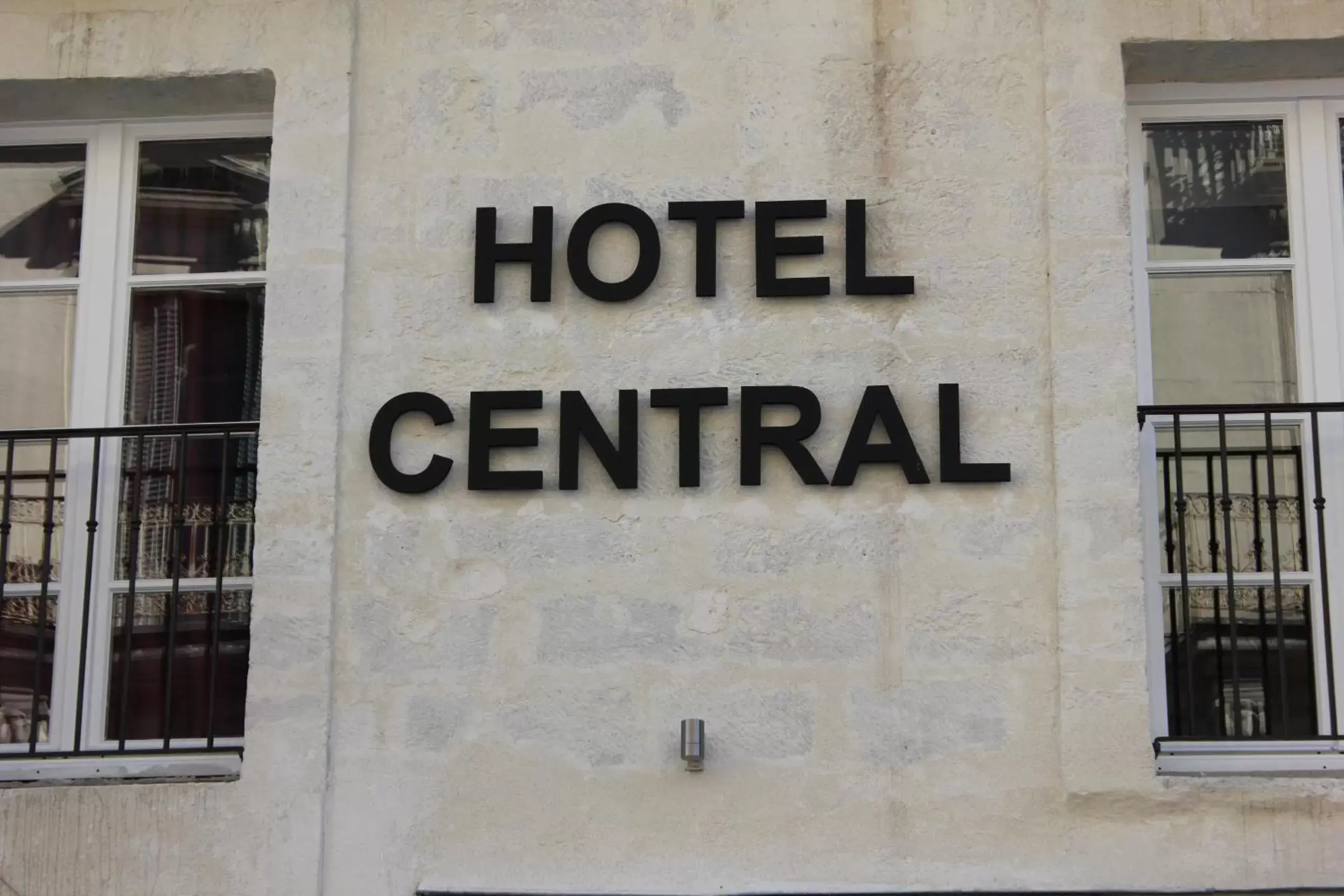 Facade/entrance in Hôtel Central