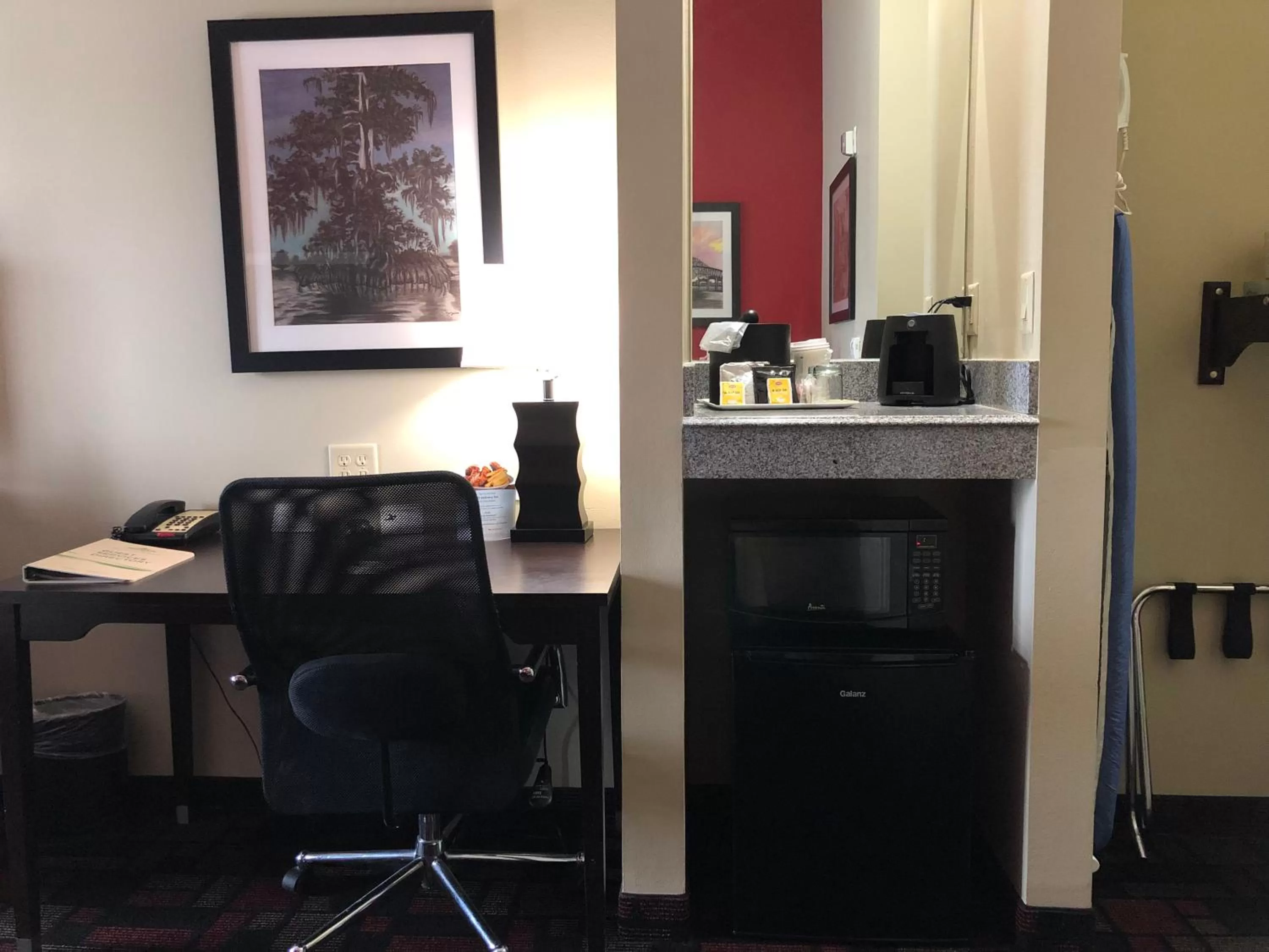 Coffee/tea facilities in Wingate by Wyndham Lake Charles Casino Area