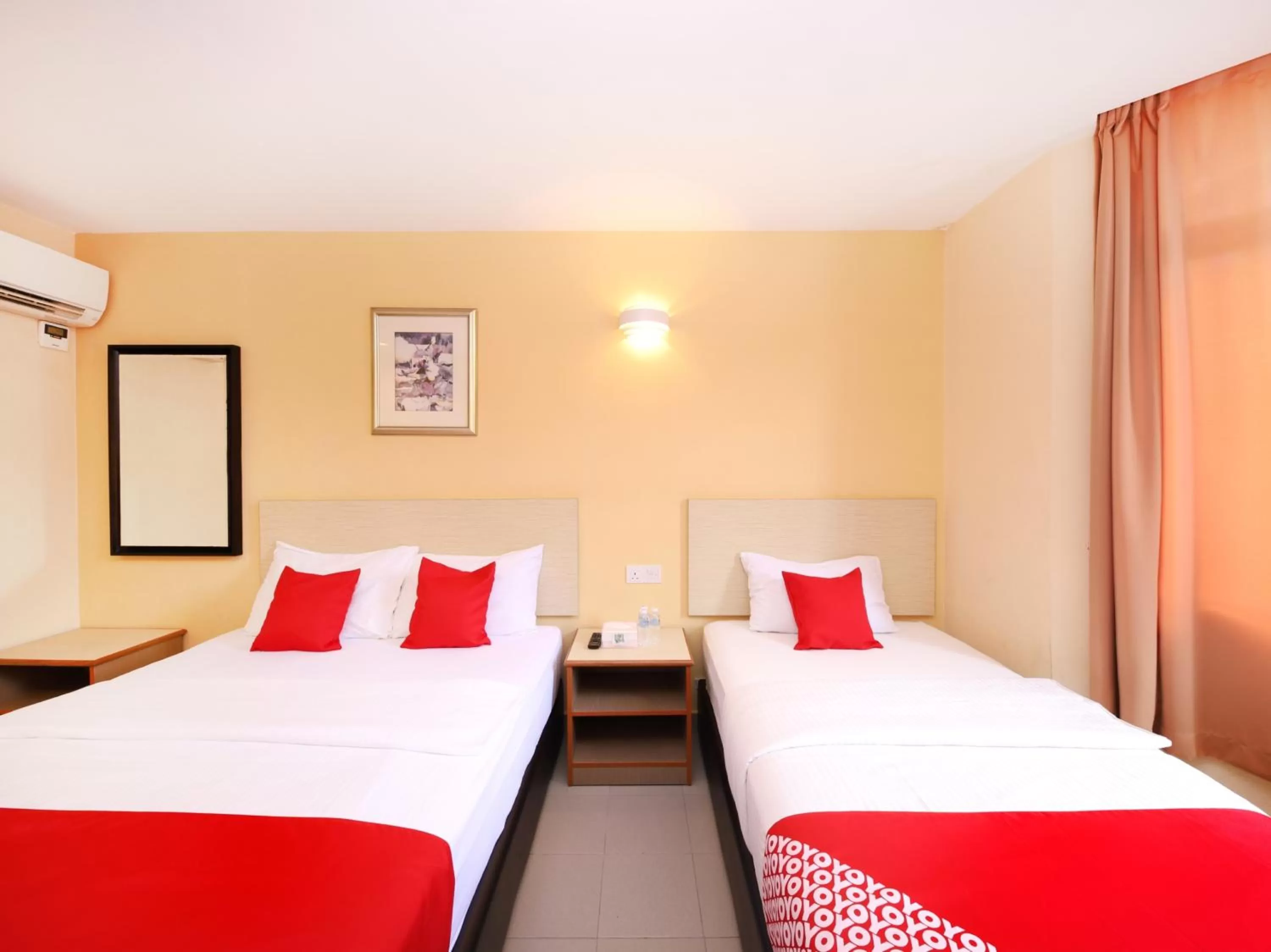 Bedroom in Super OYO 635 Seven Days Hotel