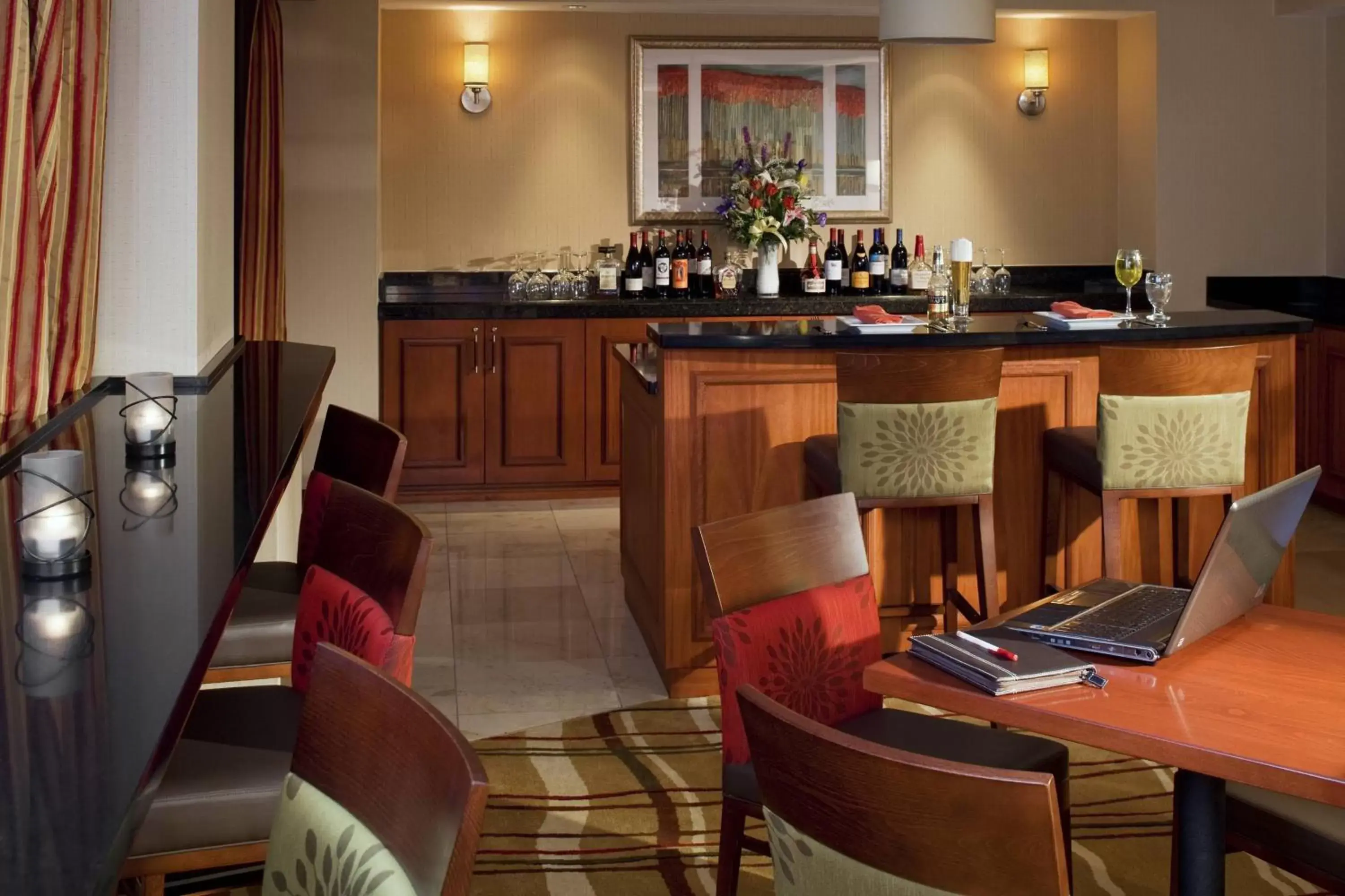 Lounge or bar, Restaurant/Places to Eat in Denver Airport Marriott at Gateway Park