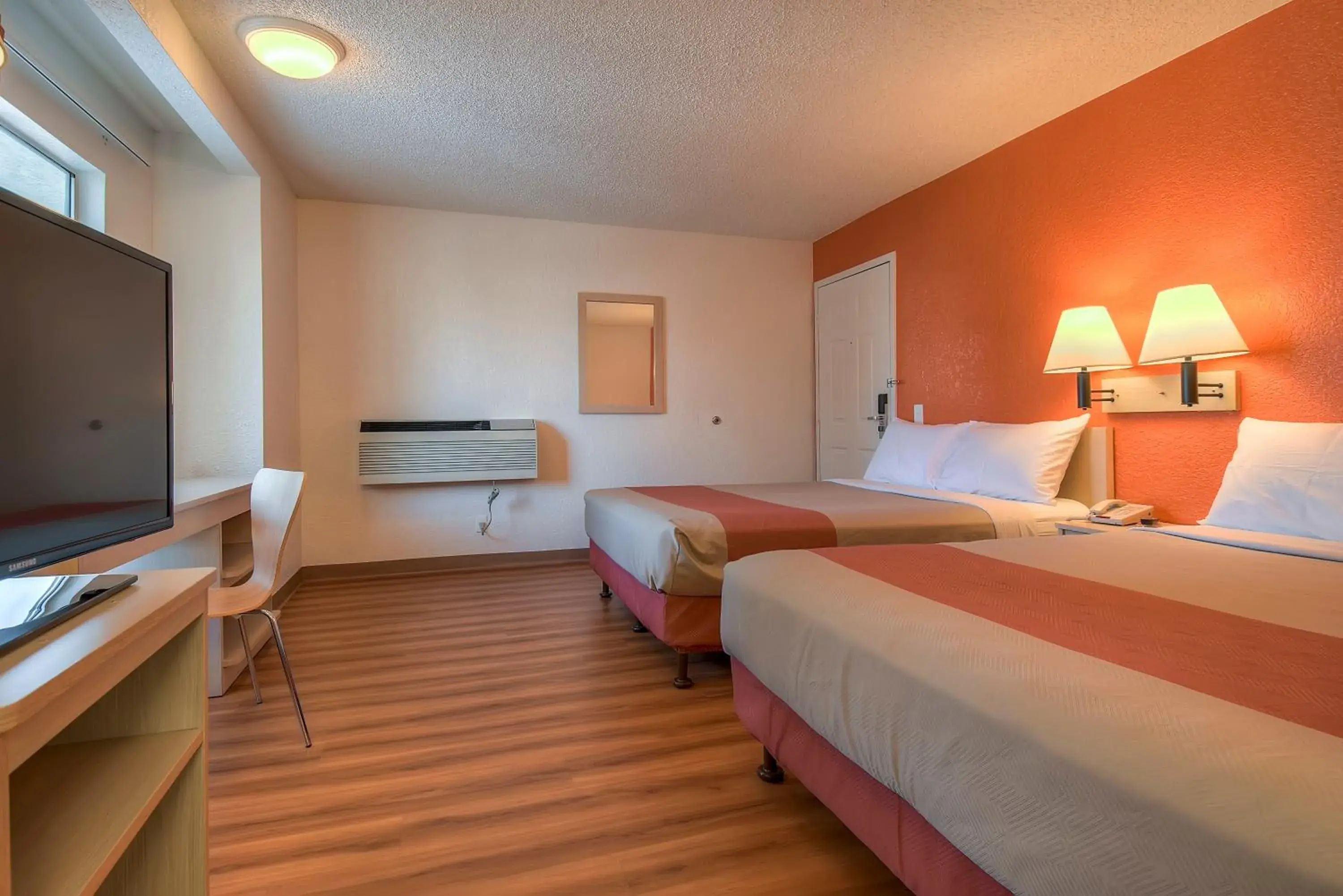 Bed in Motel 6-Rowland Heights, CA - Los Angeles - Pomona