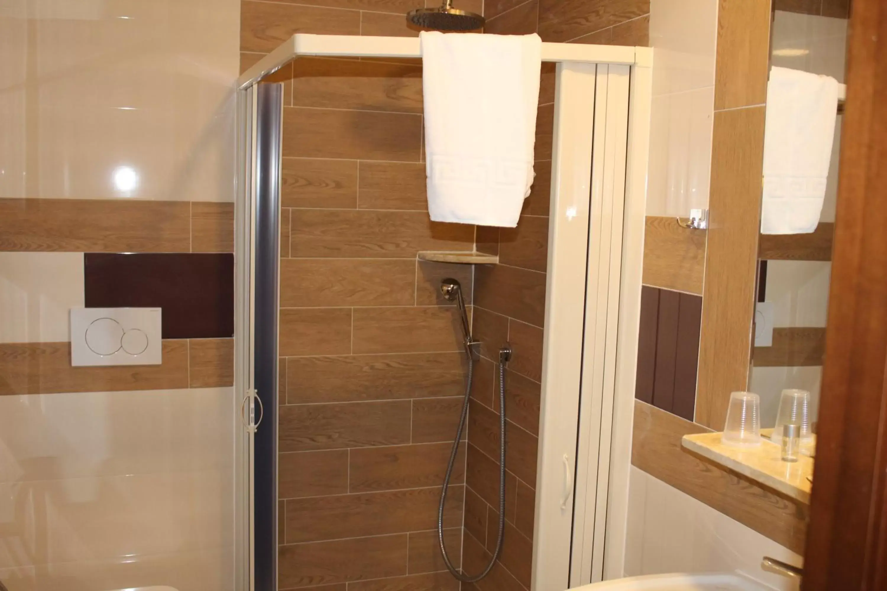 Shower, Bathroom in Hotel Pyramid