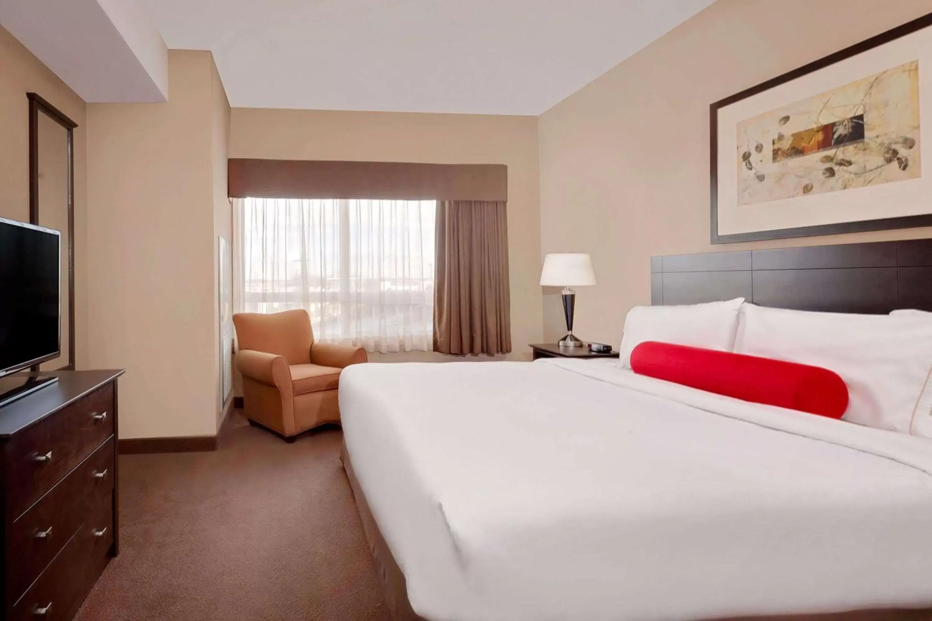 Photo of the whole room, Bed in Ramada by Wyndham Stettler