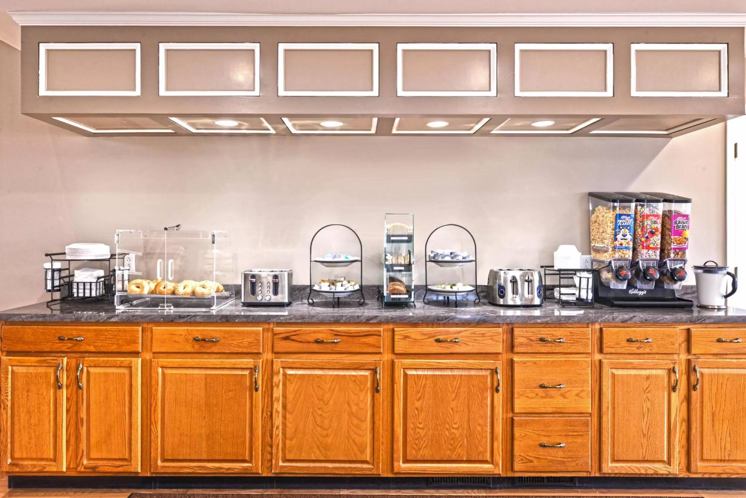Coffee/tea facilities in Americas Best Value Inn Plattsburgh