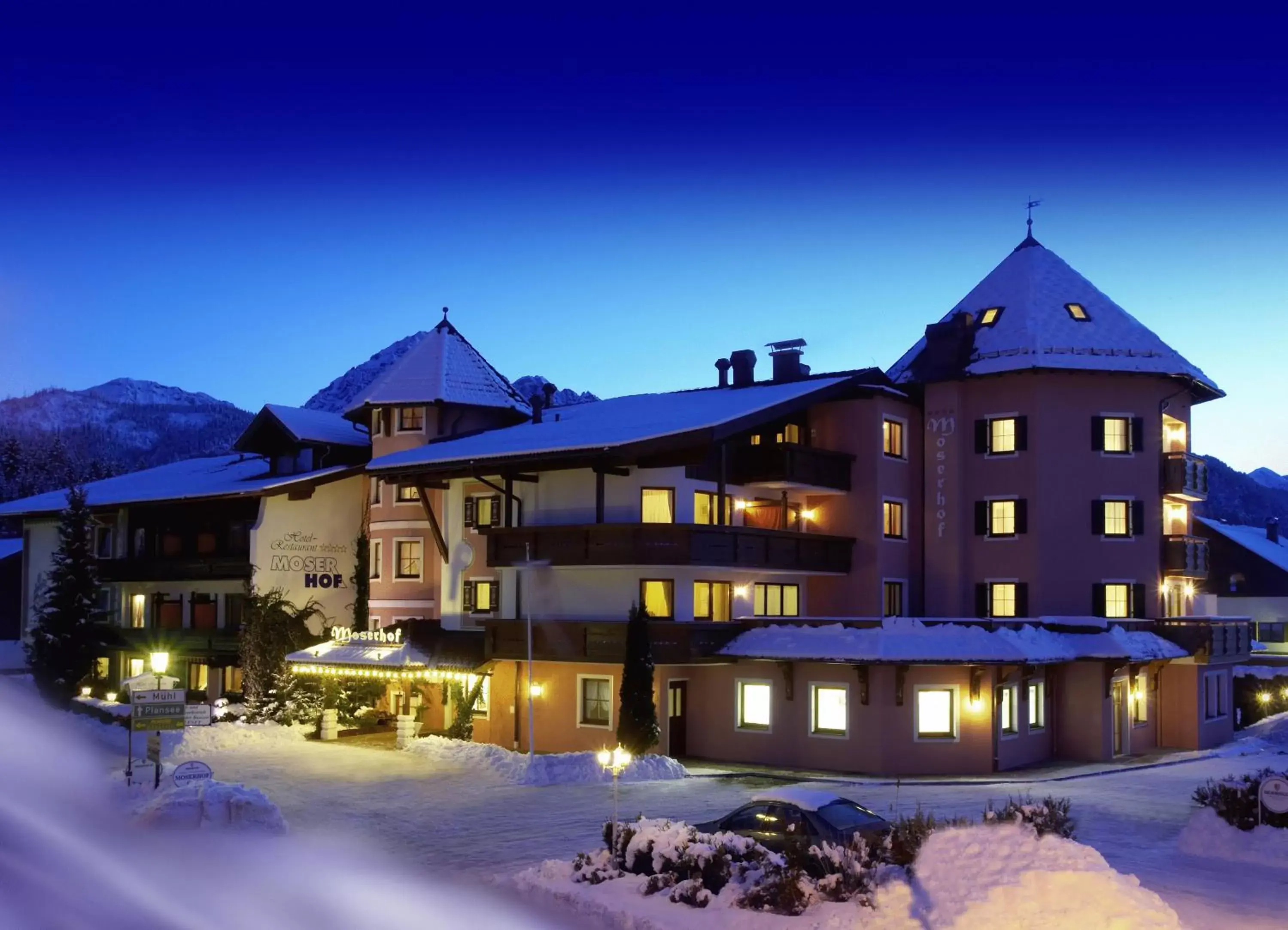 Facade/entrance, Winter in Hotel Moserhof