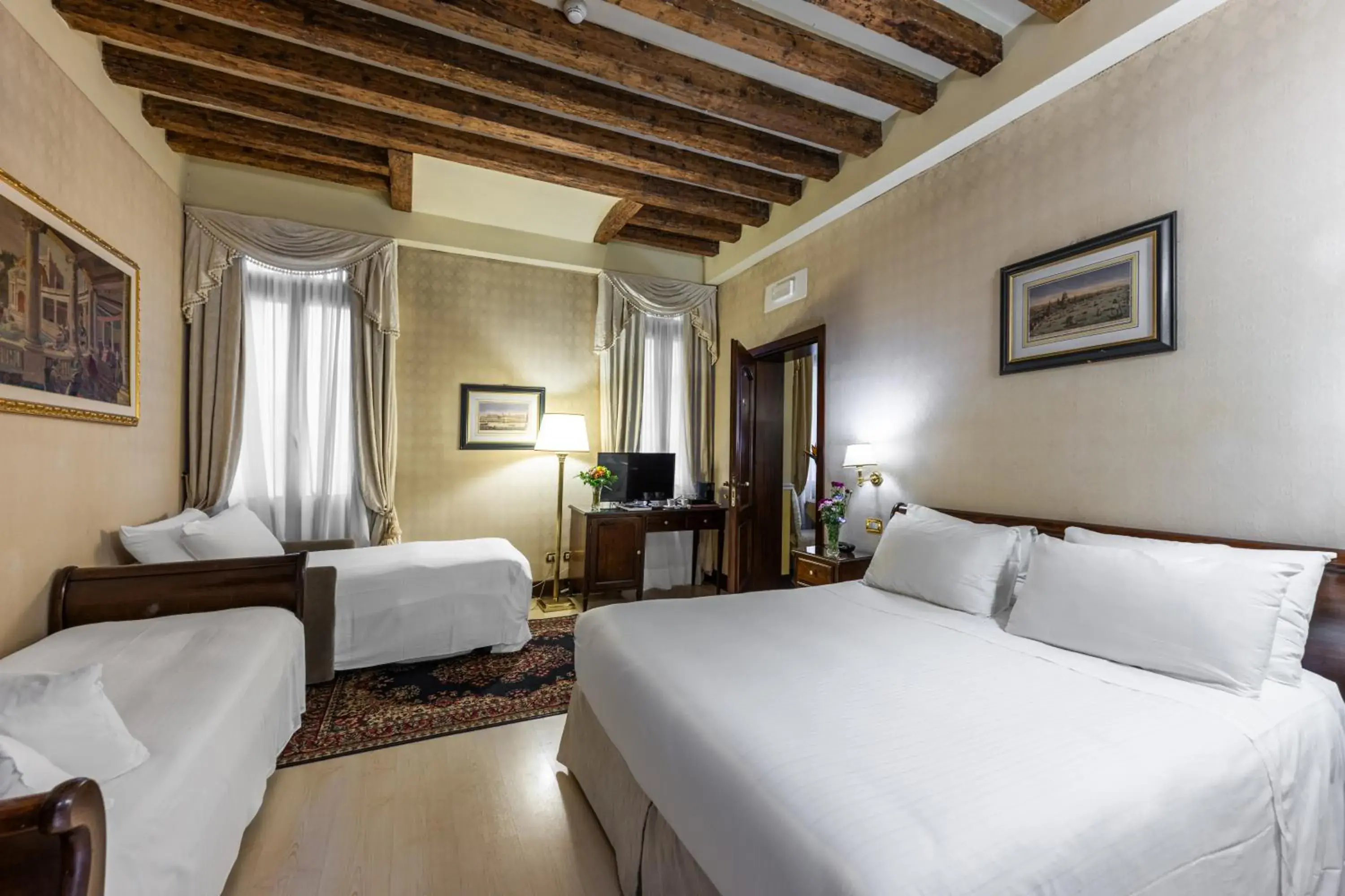 Photo of the whole room, Bed in Ca' Del Nobile