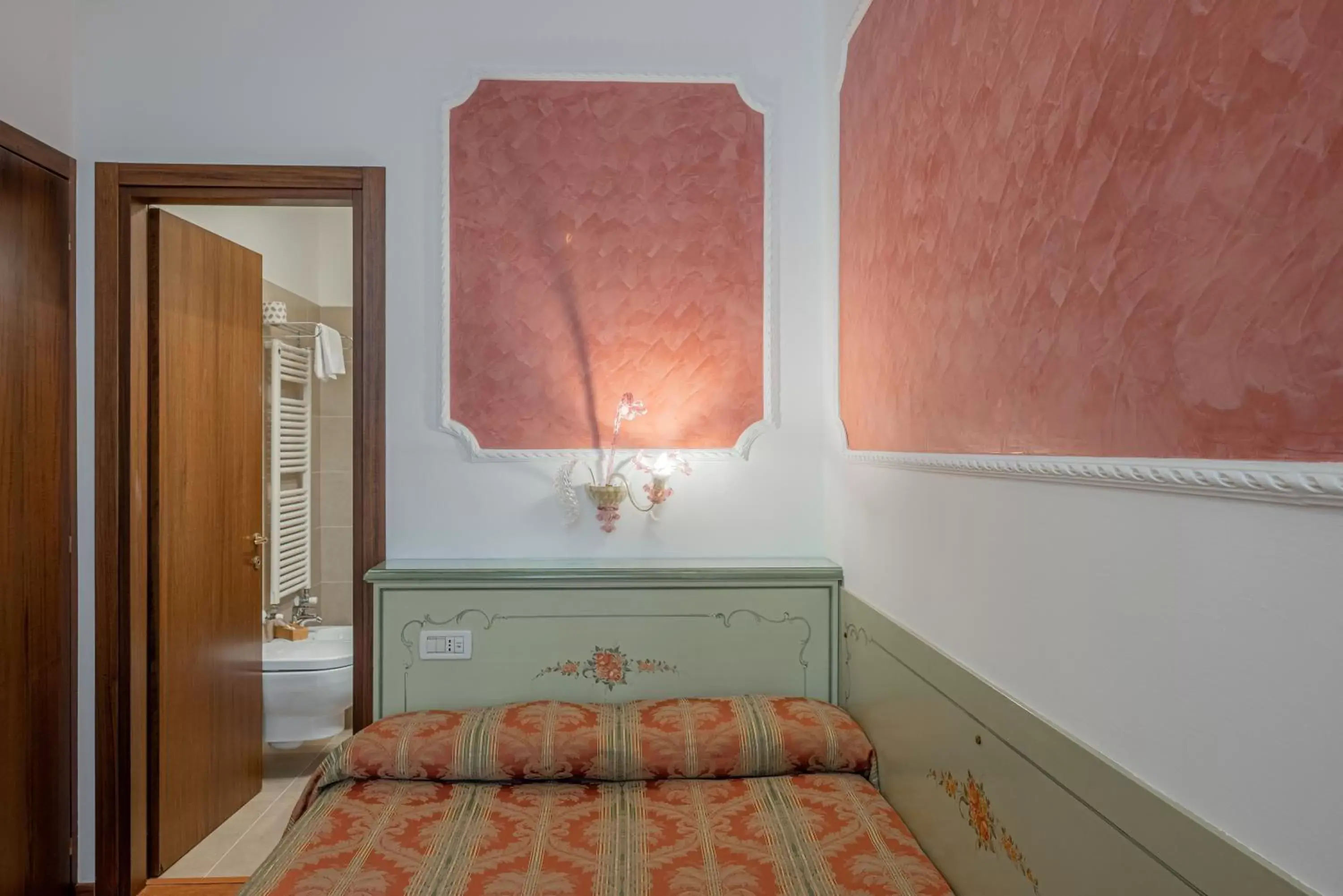 Bedroom, Bed in Hotel al Sotoportego