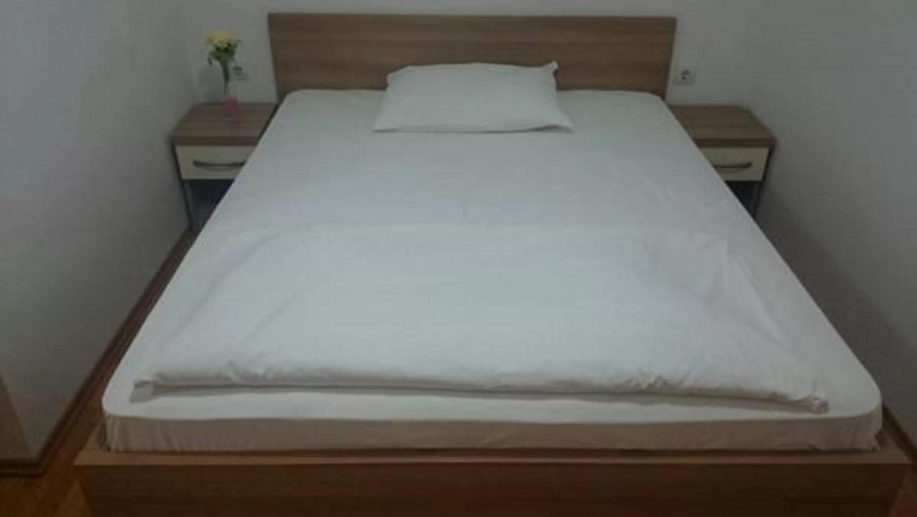 Photo of the whole room, Bed in Lugarnica
