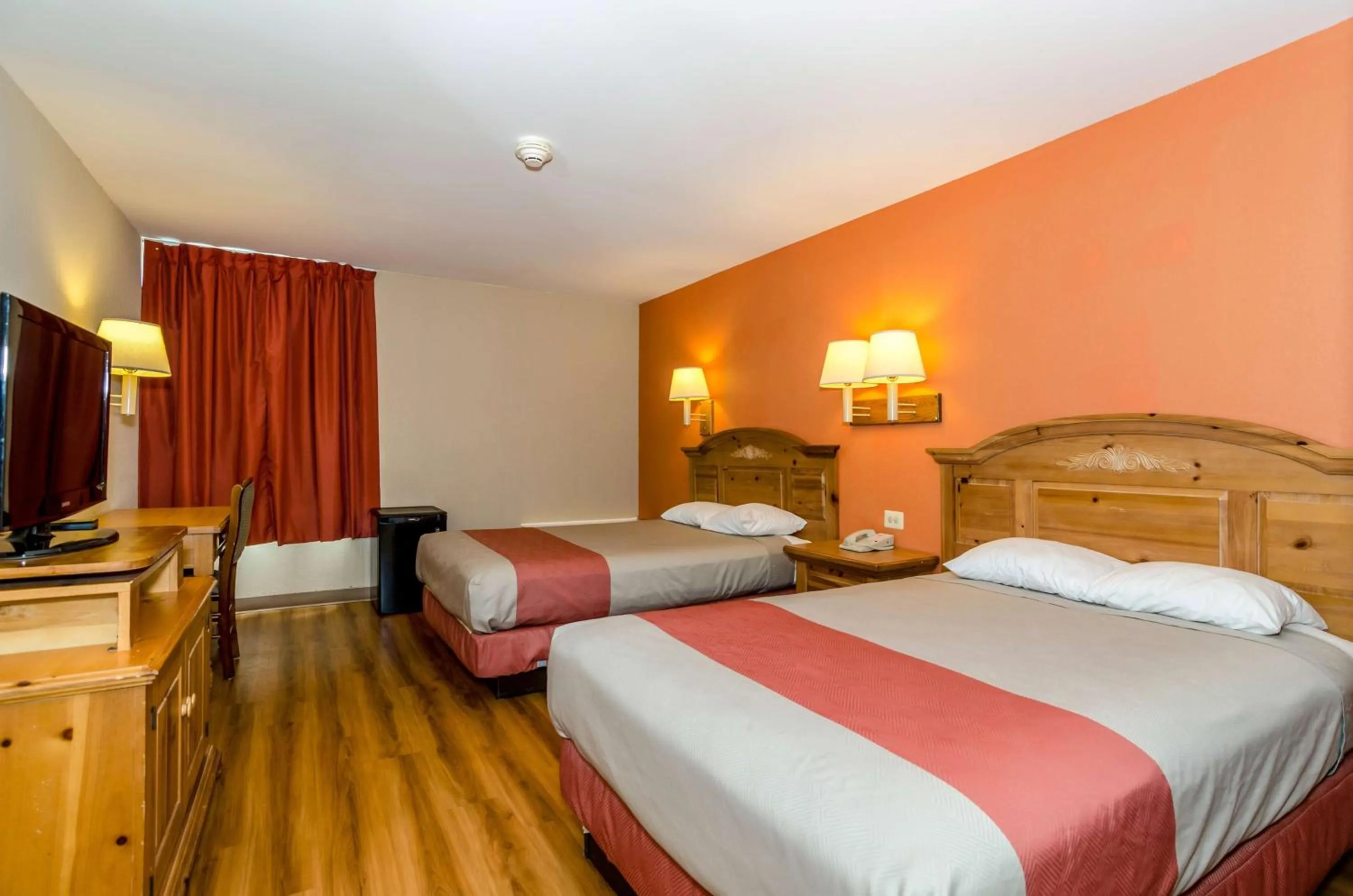 TV and multimedia, Bed in Motel 6-Newark, DE