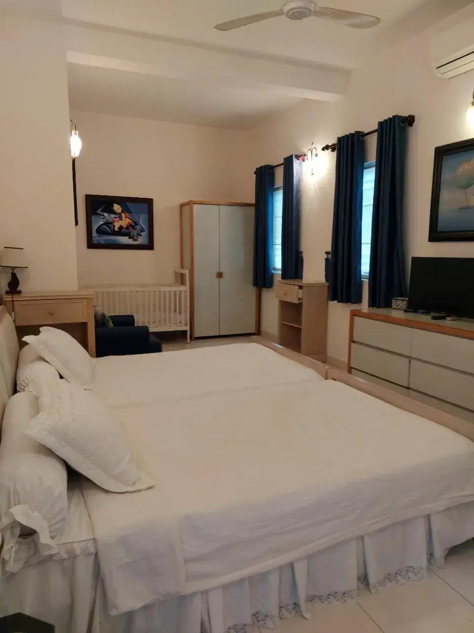 Bed in An Hoa Residence Bed in An Hoa Residence