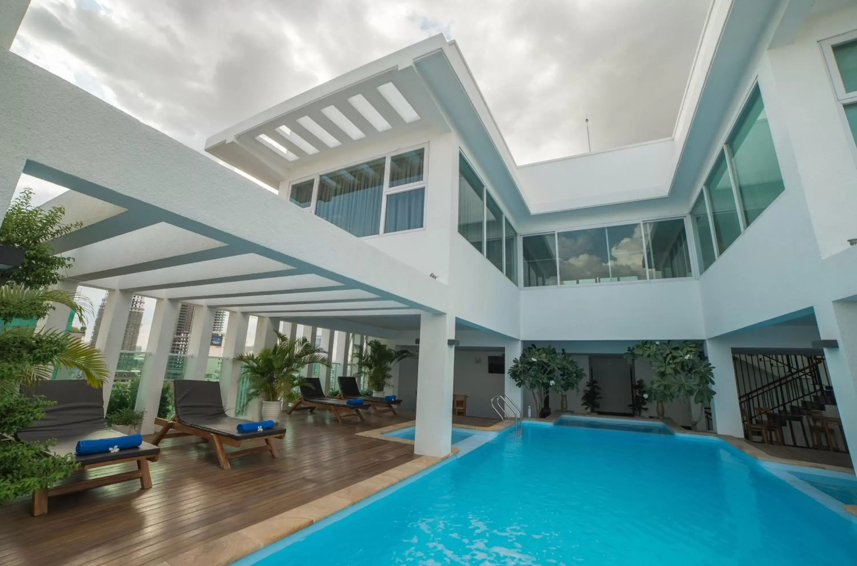 Swimming Pool in Phnom Penh Katari Hotel