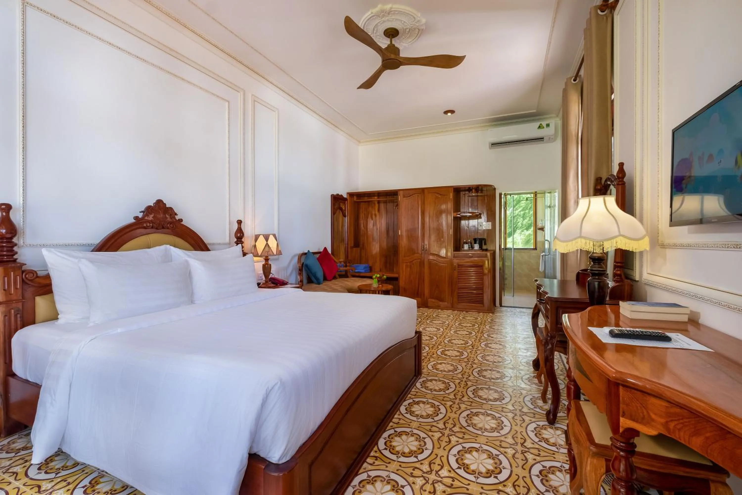 Bedroom, Bed in Coco Palm Beach Resort