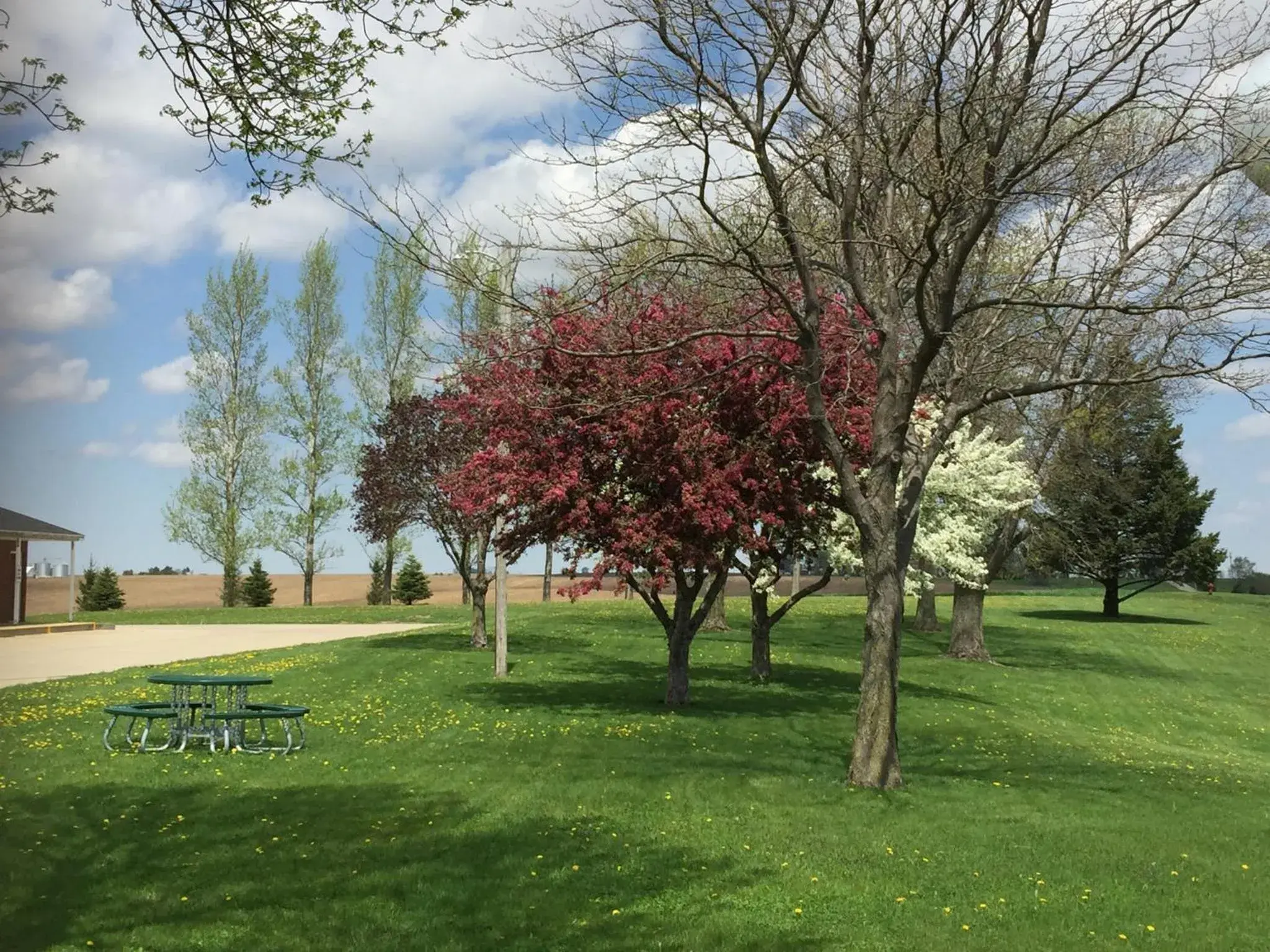 Spring, Garden in Crest Country Inn