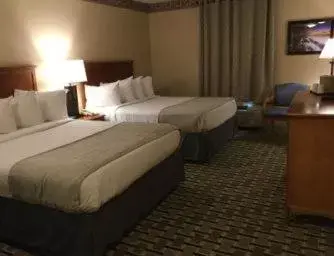 Photo of the whole room, Room Photo in Days Inn & Suites by Wyndham Sellersburg