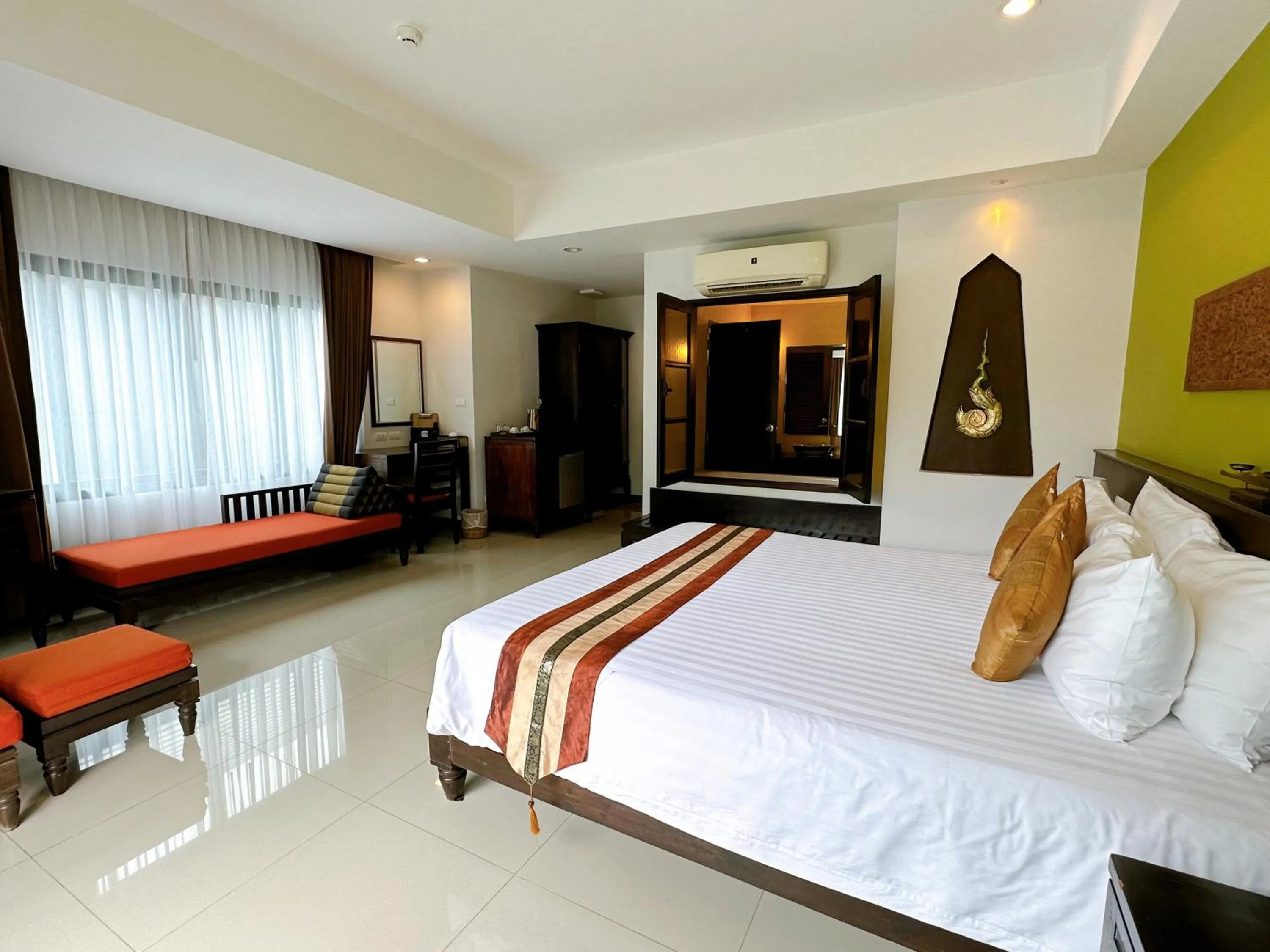 Photo of the whole room, Bed in Navatara Phuket Resort