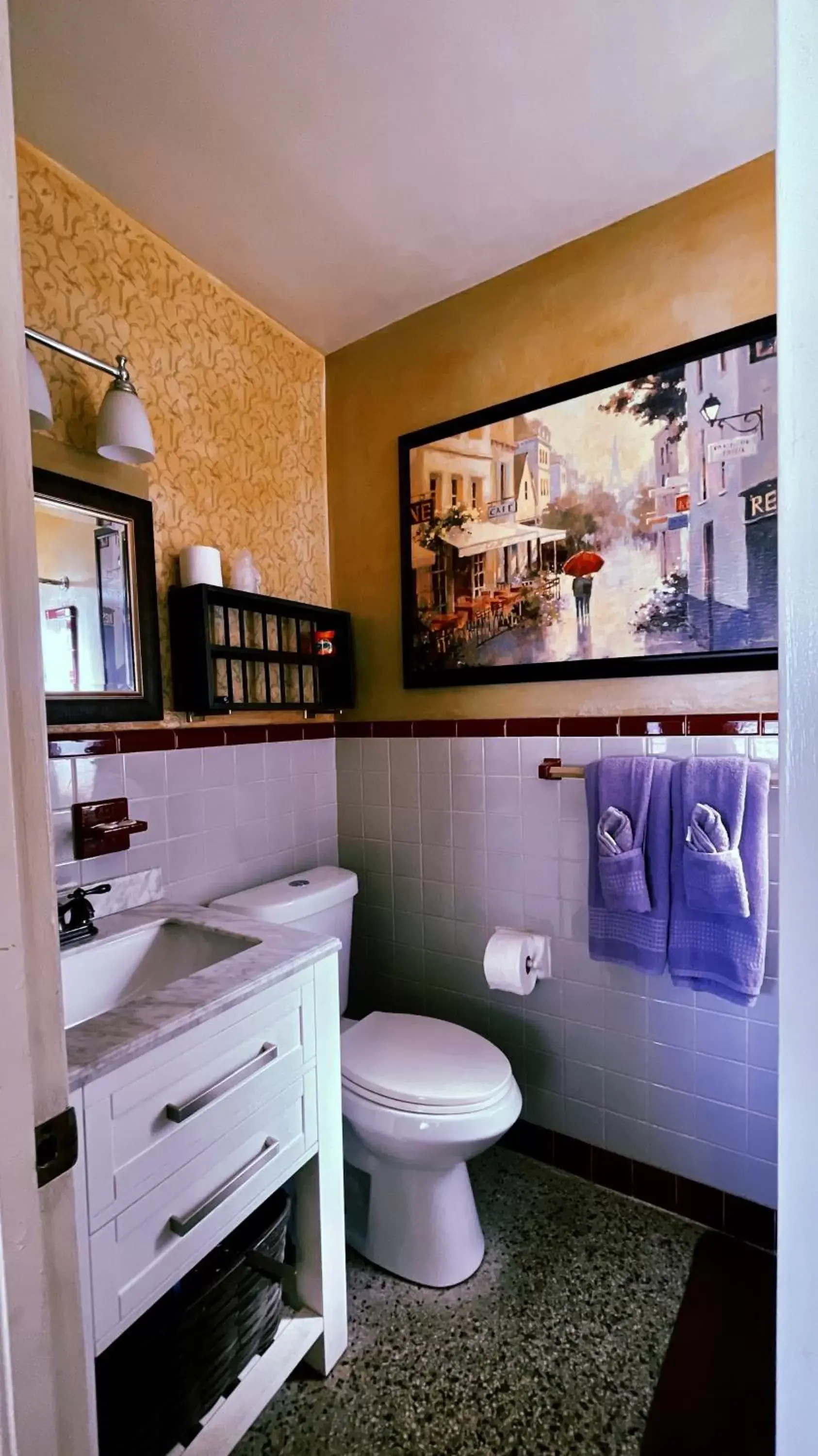 Bathroom in Shamrock Cove Inn