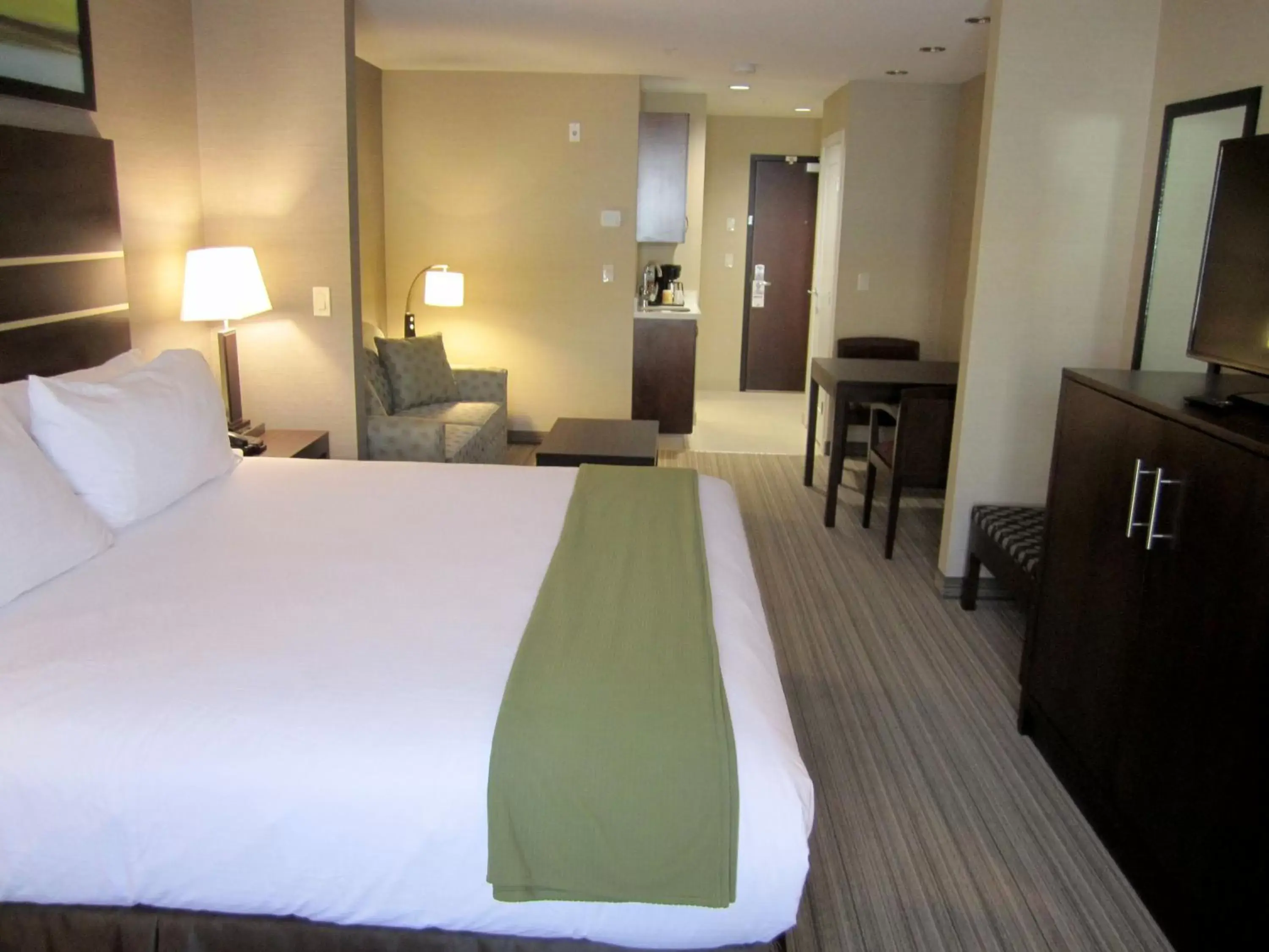 Bedroom, Bed in Holiday Inn Express Golden-Kicking Horse, an IHG Hotel