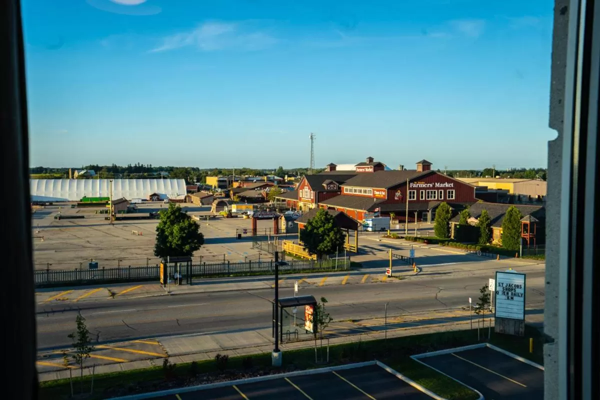 Day in Staybridge Suites - Waterloo - St. Jacobs Area