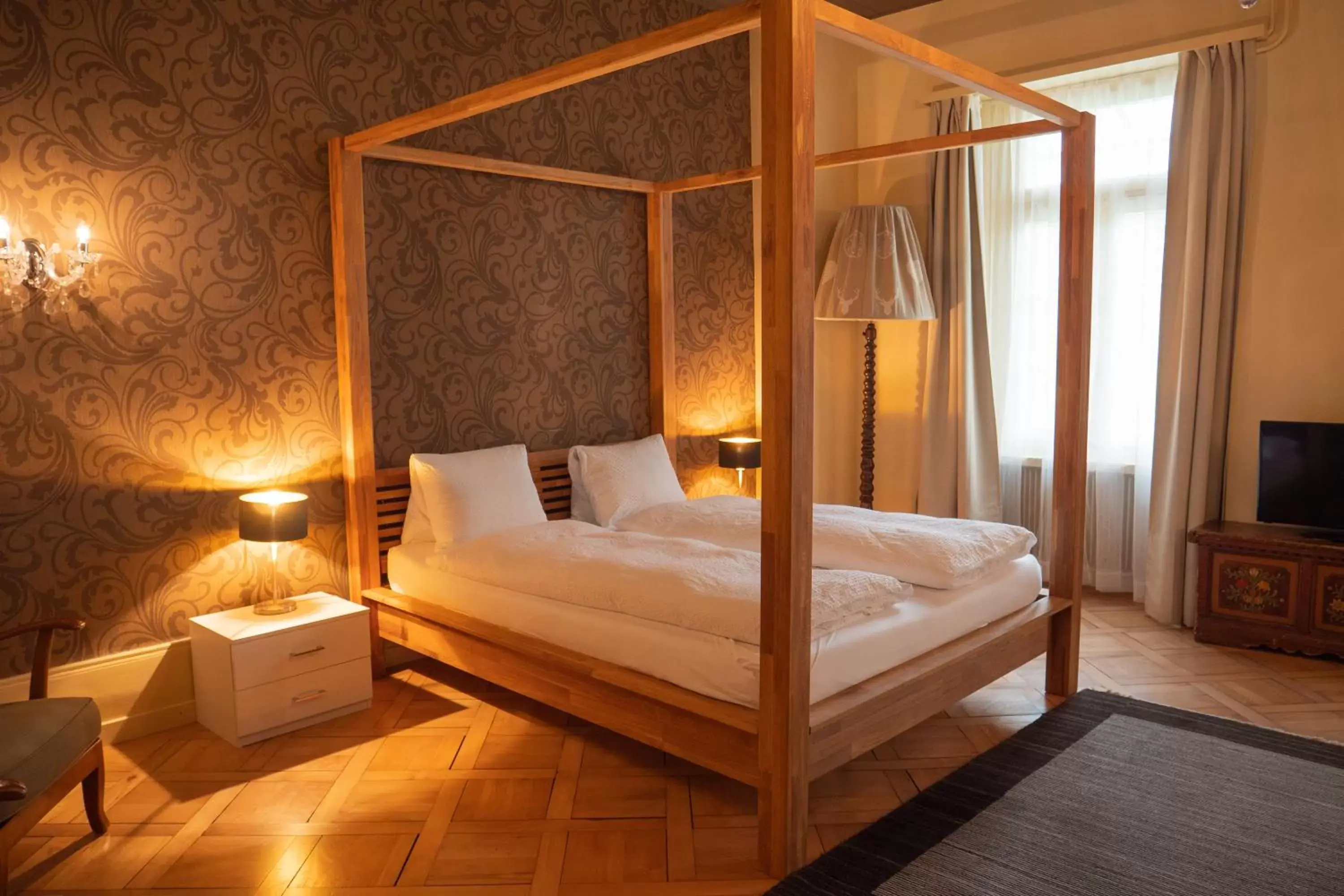 One-Bedroom Suite with Garden View - single occupancy in Alpenrose Hotel and Gardens One-Bedroom Suite with Garden View - single occupancy in Alpenrose Hotel and Gardens