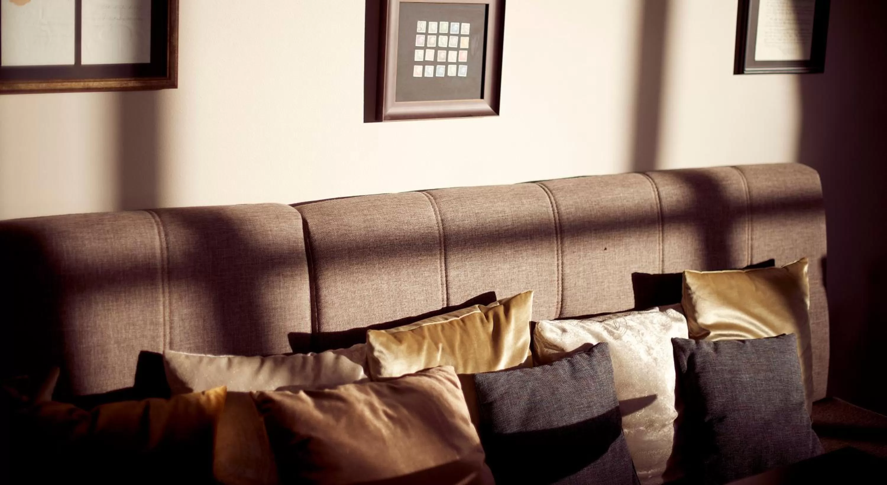 Communal lounge/ TV room in Home Hotel Post