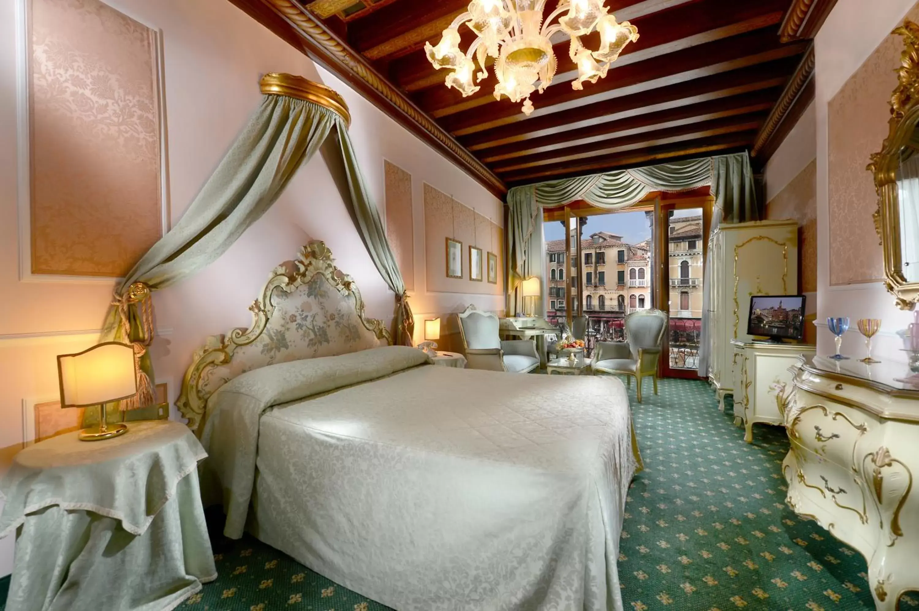 Photo of the whole room, Bed in Hotel Rialto