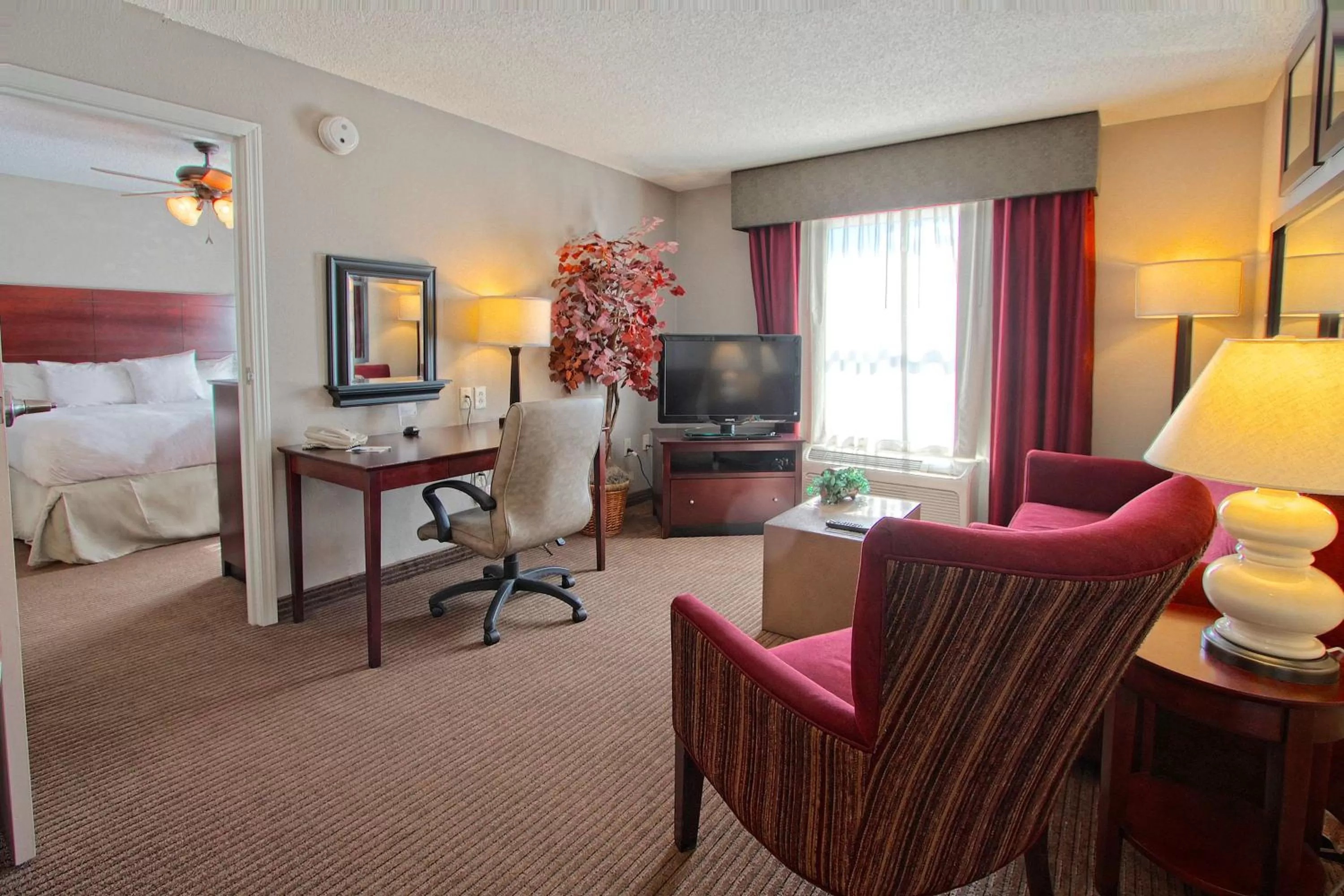 Living room, Bed in Homewood Suites by Hilton Bloomington