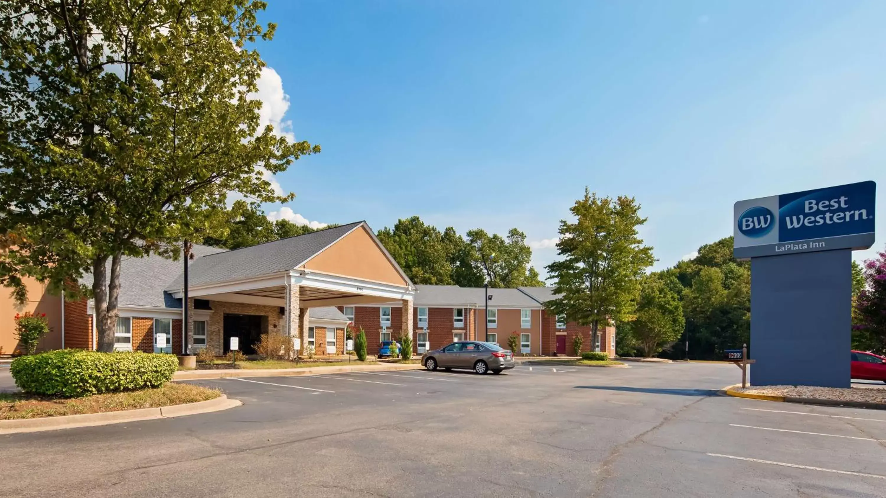 Property building in Best Western La Plata Inn Property building in Best Western La Plata Inn