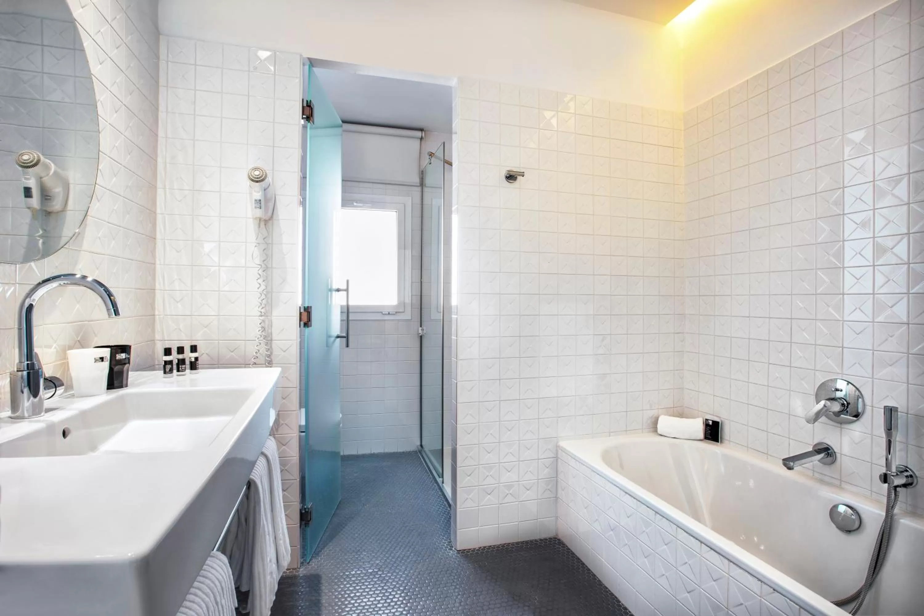 Bathroom in One Shot Prado