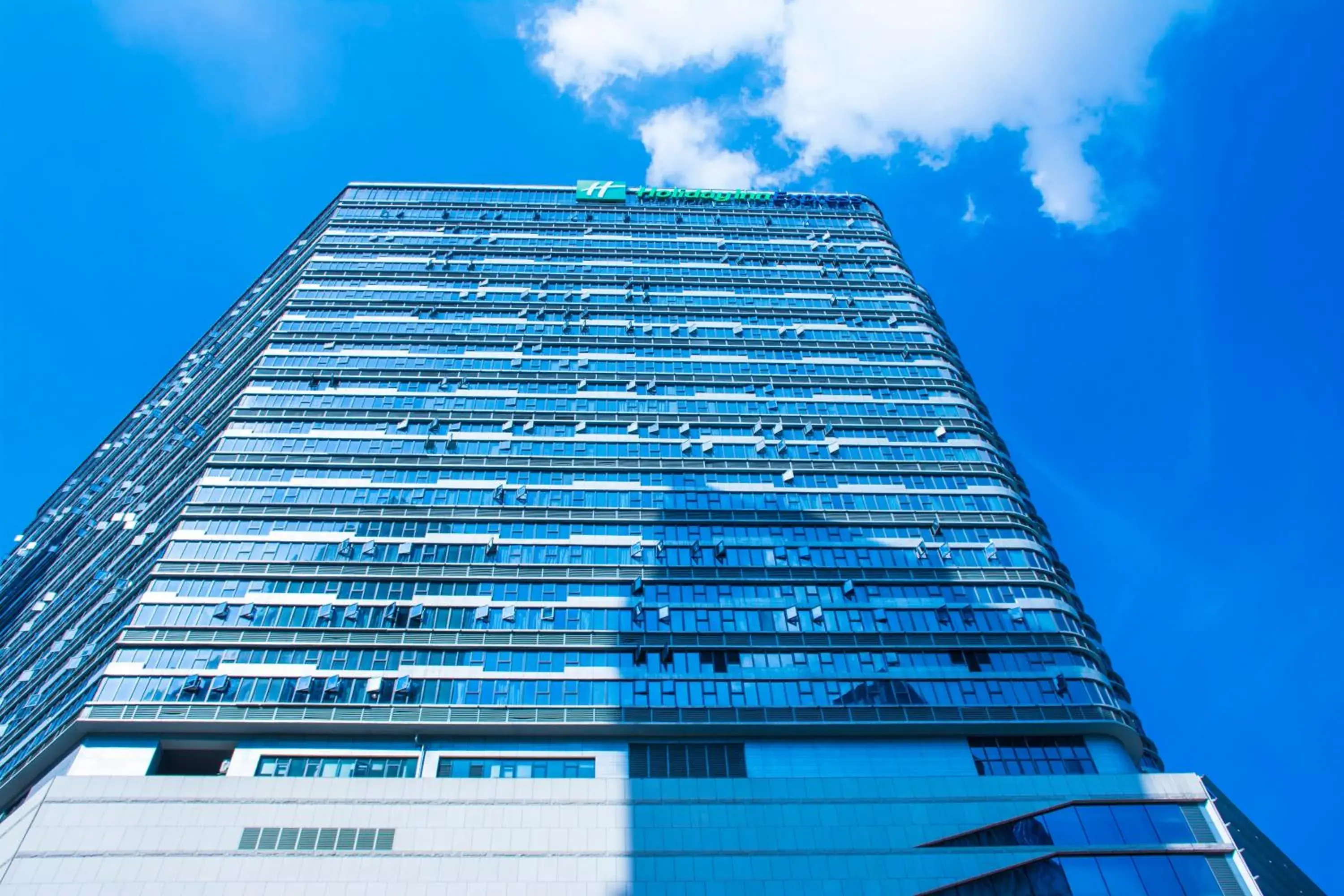 Property building in Holiday Inn Express - Wuhan Optical Valley by IHG Property building in Holiday Inn Express - Wuhan Optical Valley by IHG